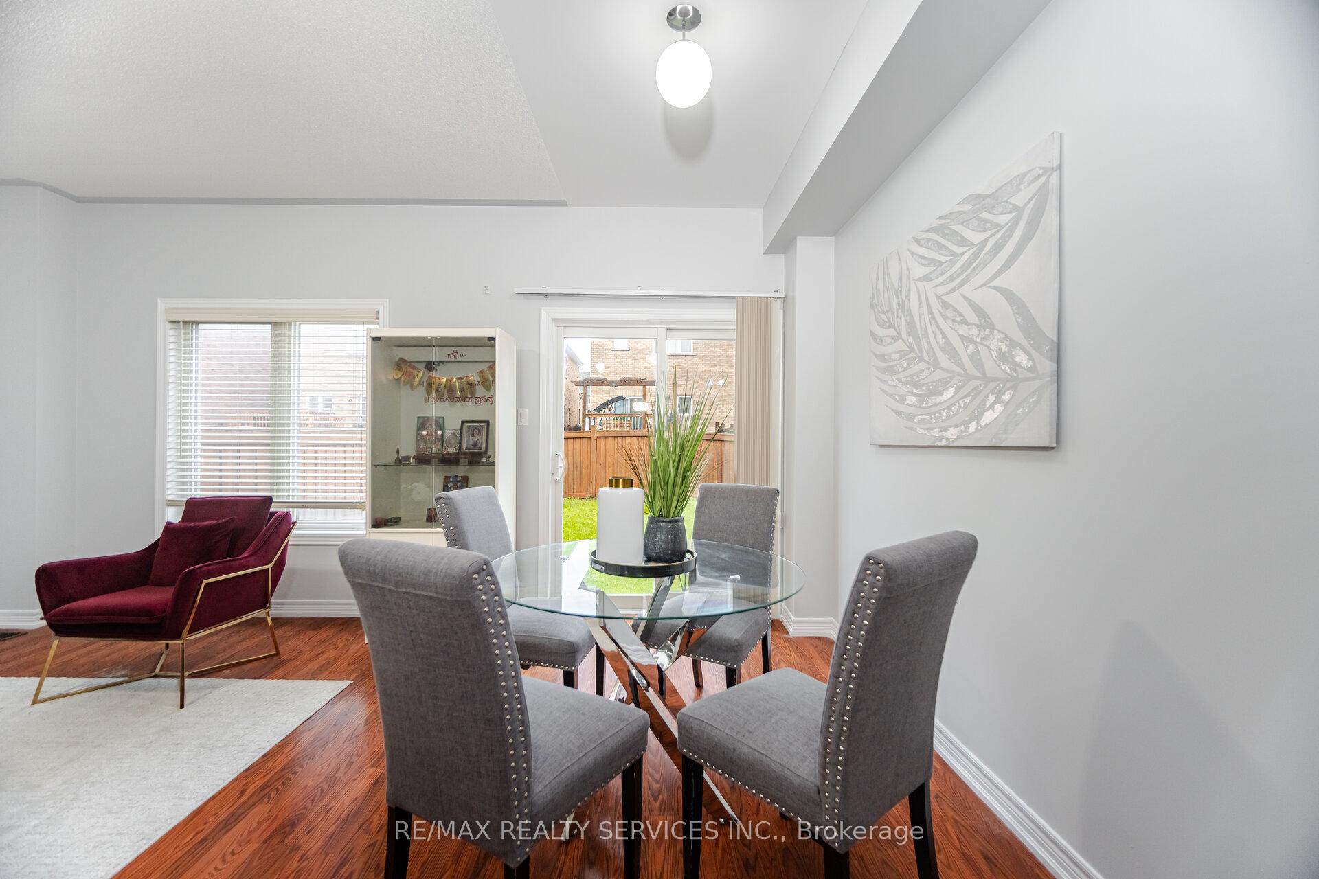 Photo 12 of 90 Crumlin Crescent, Brampton, Credit Valley — HOMEH