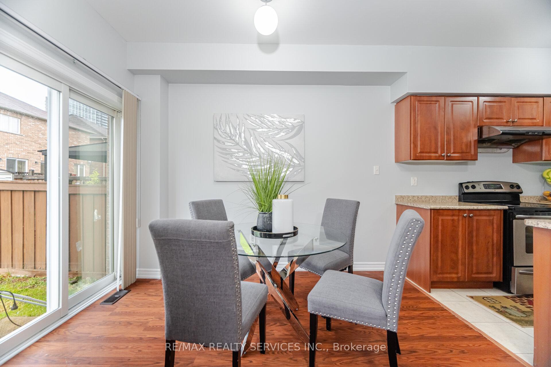 Photo 13 of 90 Crumlin Crescent, Brampton, Credit Valley — HOMEH