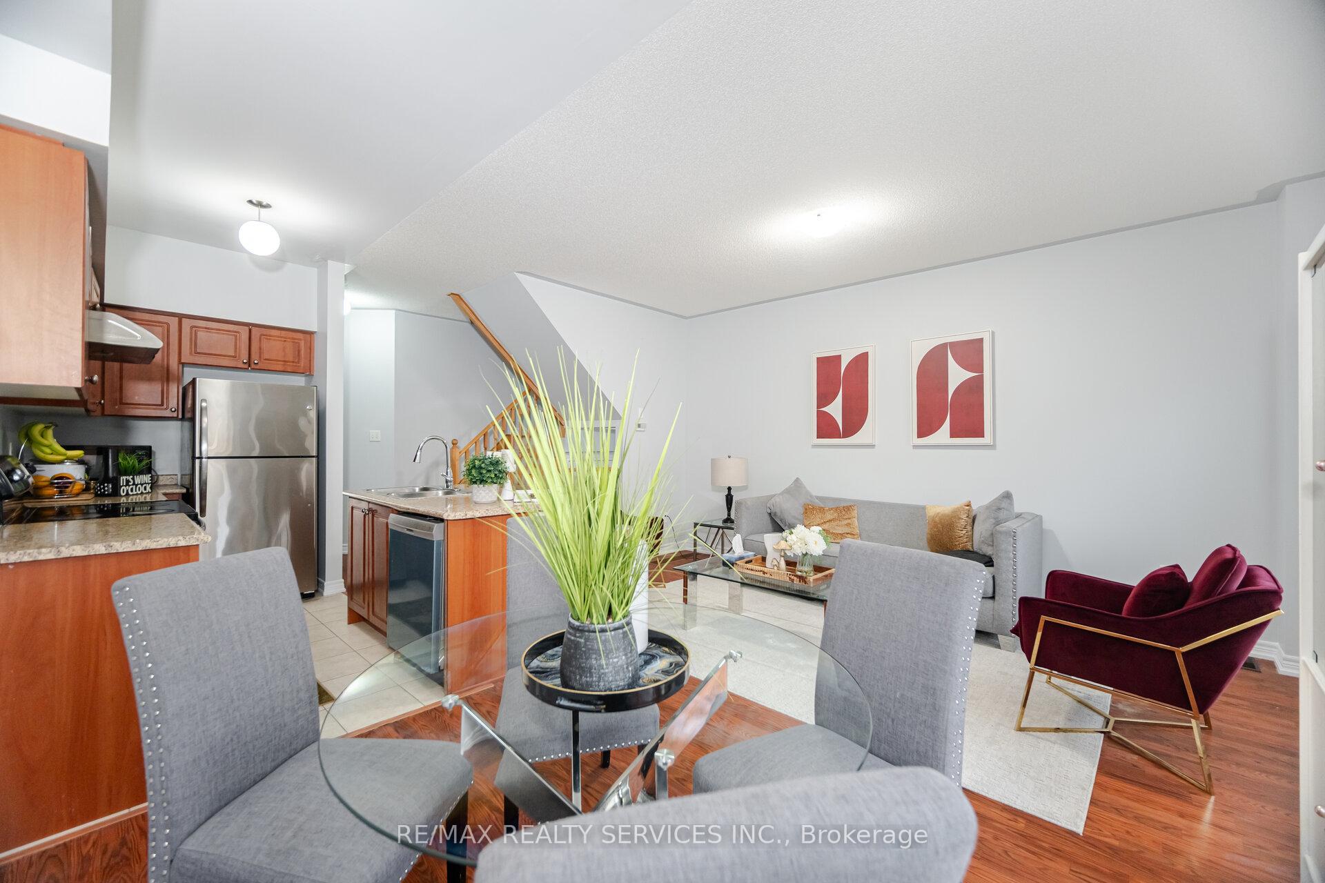 Photo 14 of 90 Crumlin Crescent, Brampton, Credit Valley — HOMEH