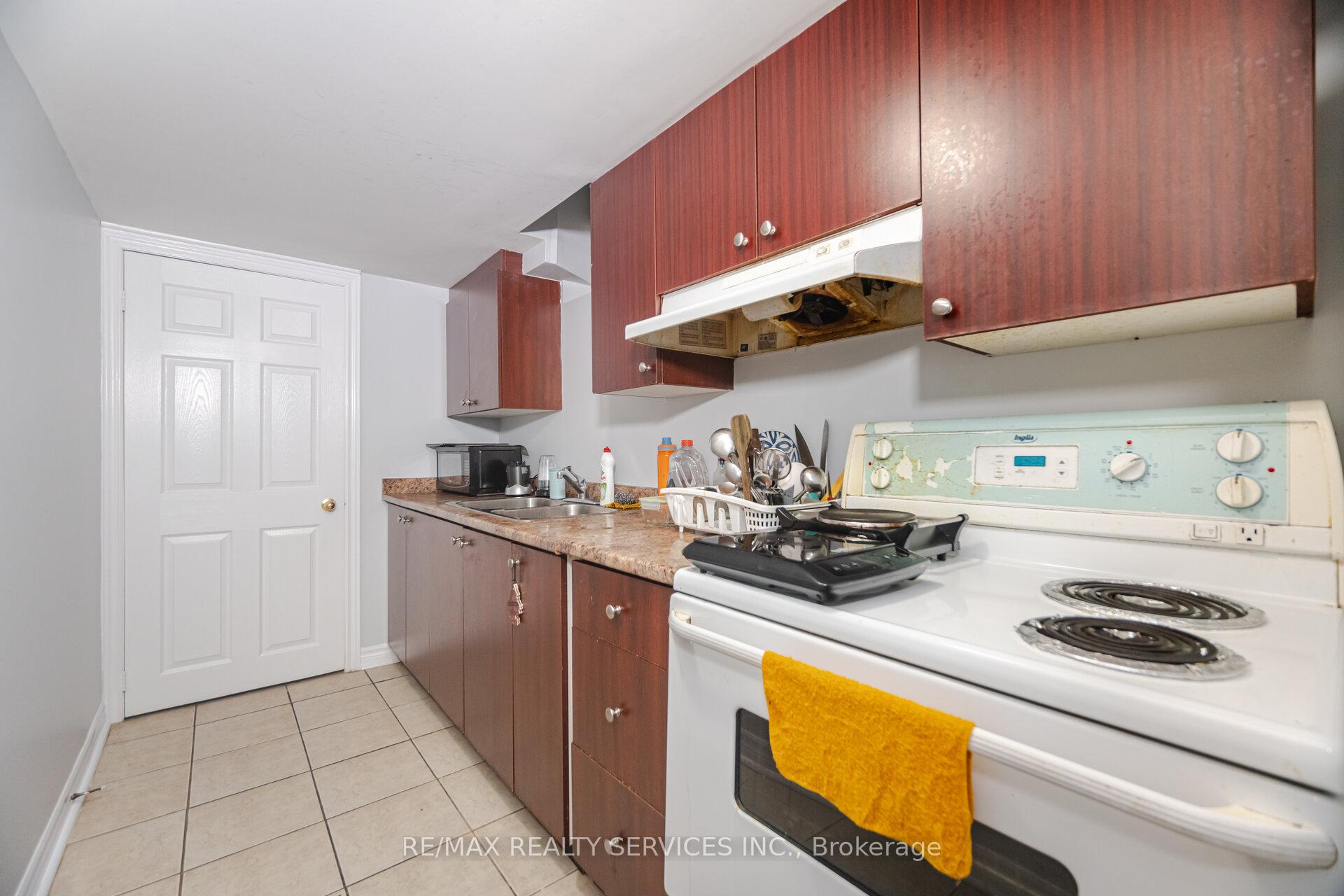 Photo 31 of 90 Crumlin Crescent, Brampton, Credit Valley — HOMEH