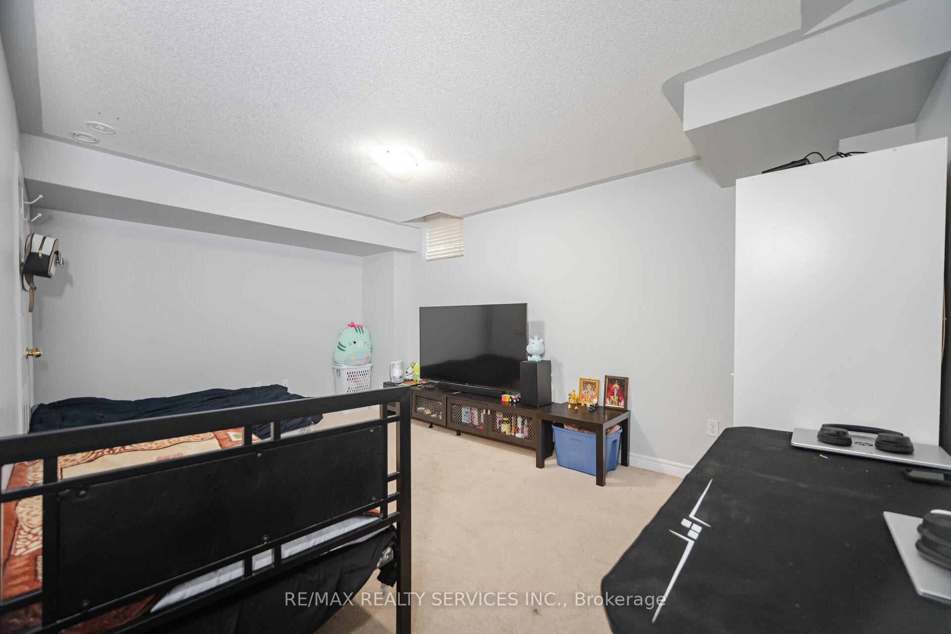 Photo 32 of 90 Crumlin Crescent, Brampton, Credit Valley — HOMEH