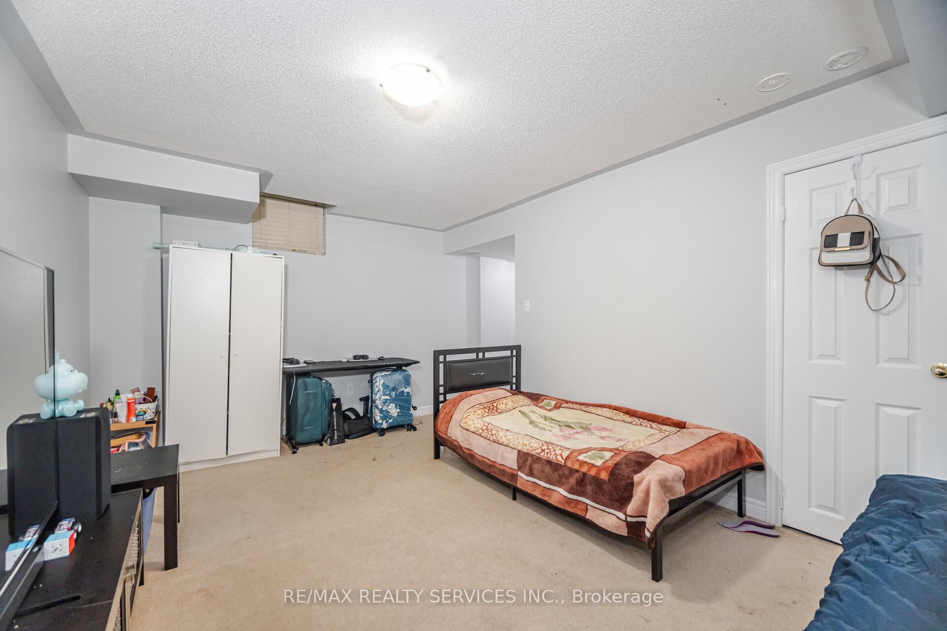 Photo 34 of 90 Crumlin Crescent, Brampton, Credit Valley — HOMEH