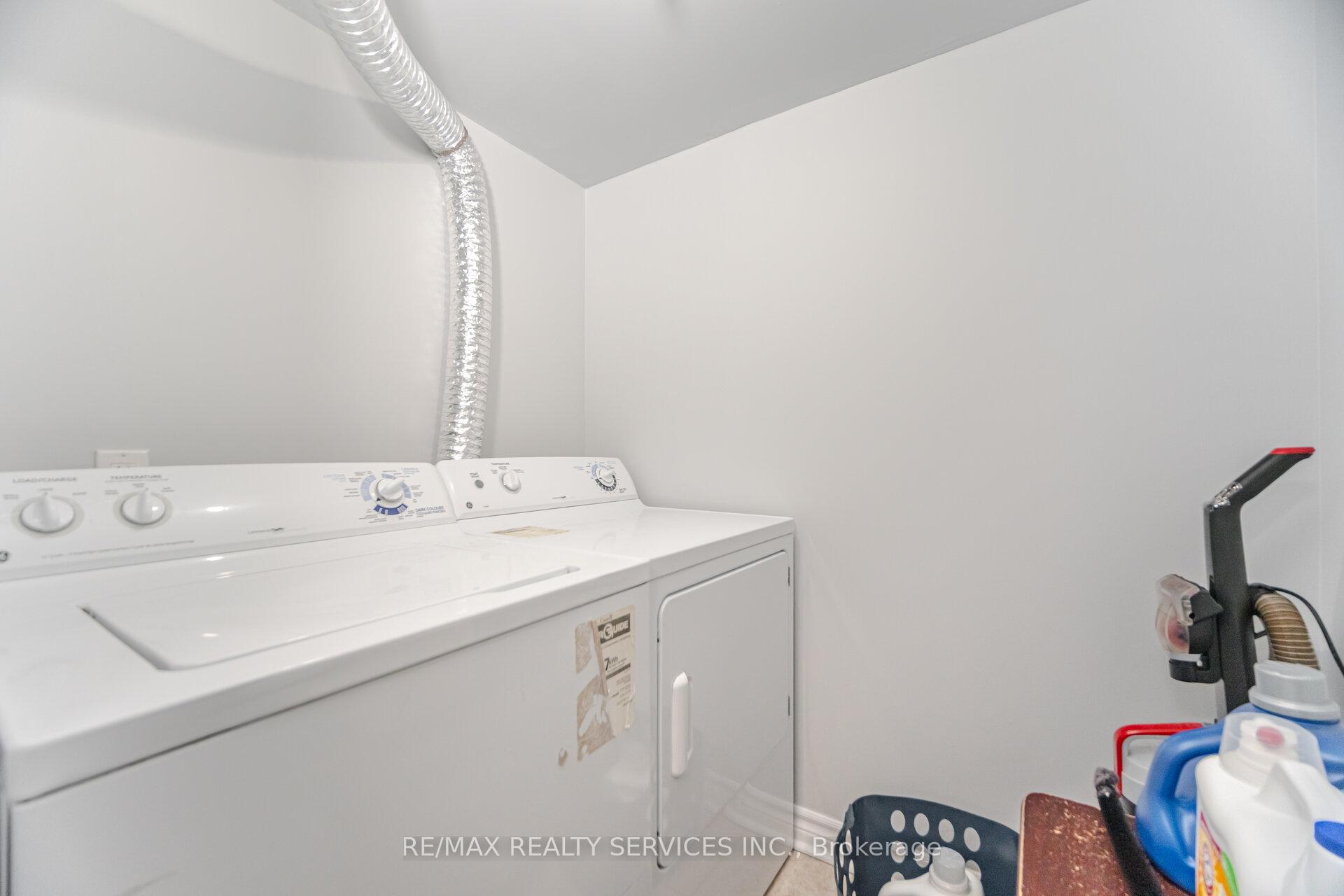 Photo 36 of 90 Crumlin Crescent, Brampton, Credit Valley — HOMEH