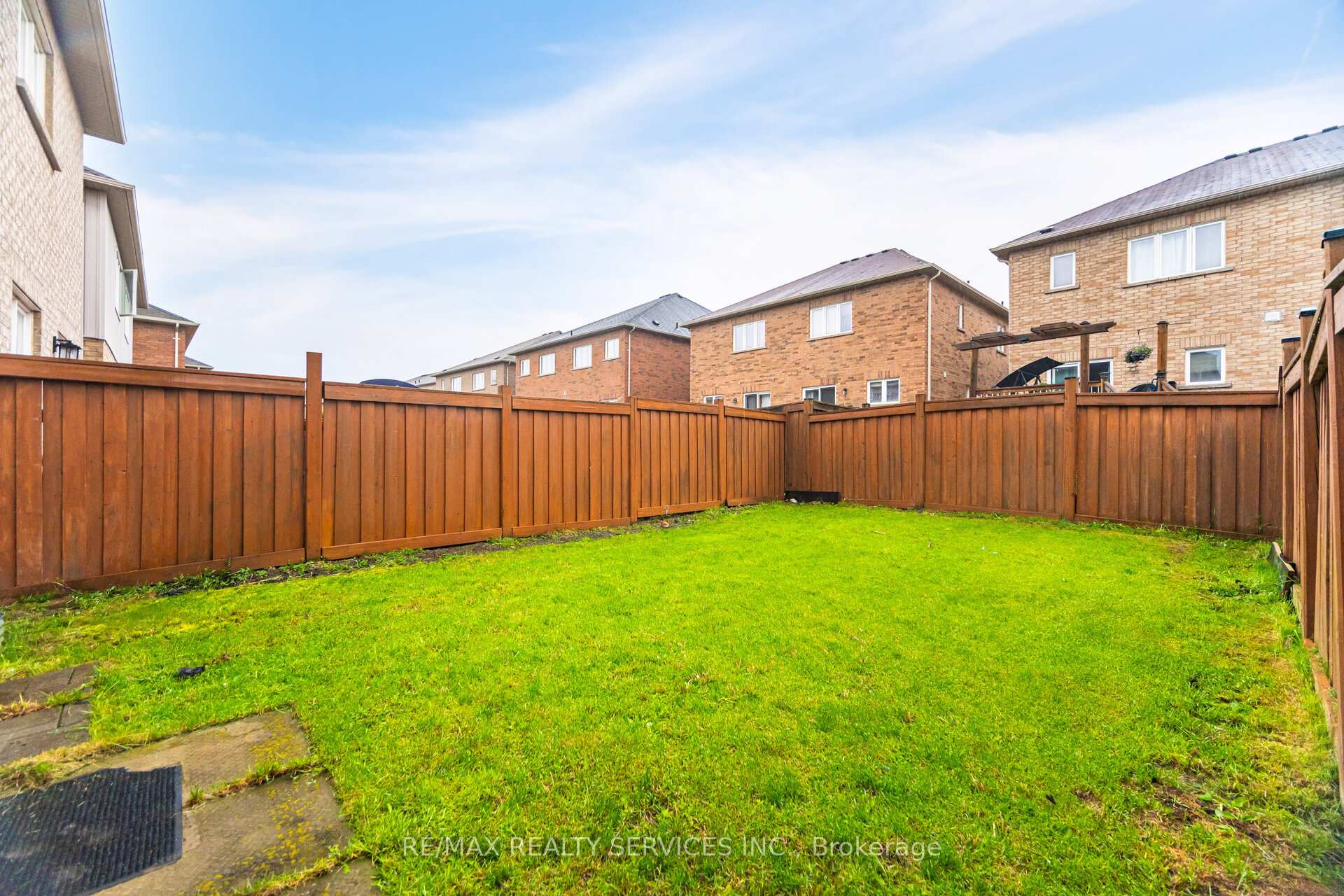 Photo 39 of 90 Crumlin Crescent, Brampton, Credit Valley — HOMEH