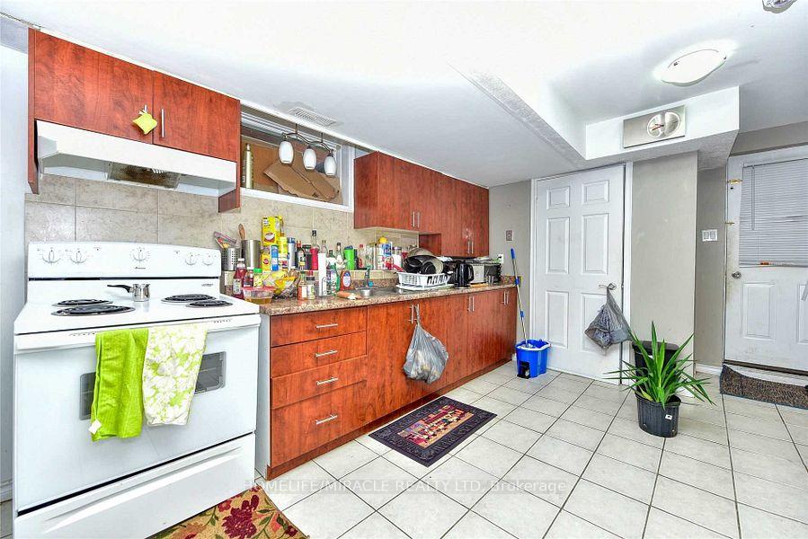 Photo 13 of 9 Talbot Street, Brampton, Brampton West — HOMEH