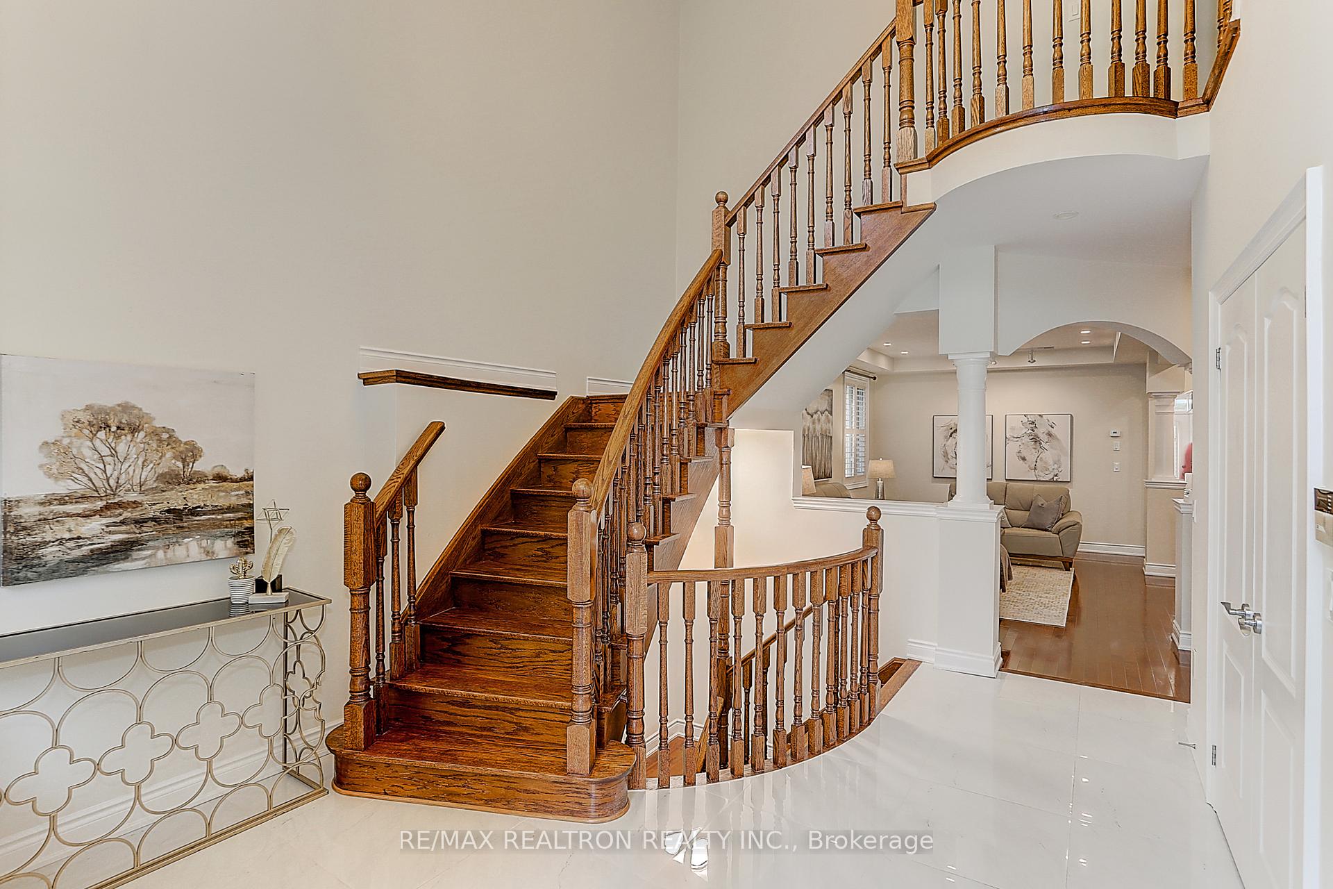 Photo 3 of 32 Dimarino Drive, Vaughan, Patterson — HOMEH