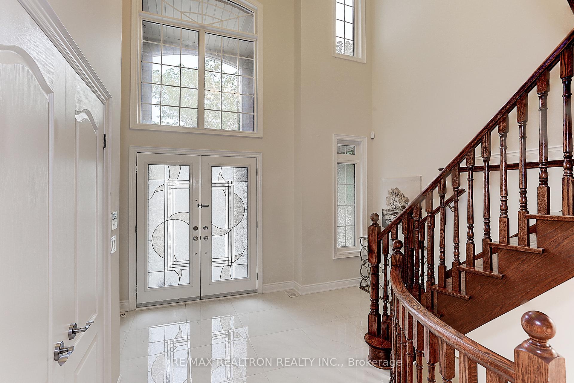 Photo 5 of 32 Dimarino Drive, Vaughan, Patterson — HOMEH