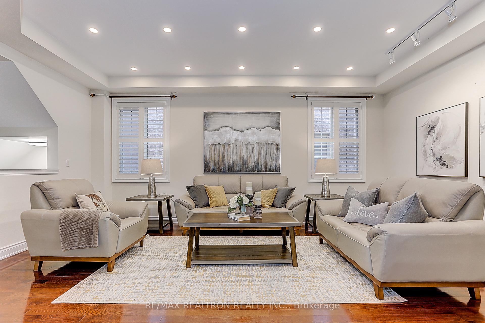 Photo 7 of 32 Dimarino Drive, Vaughan, Patterson — HOMEH