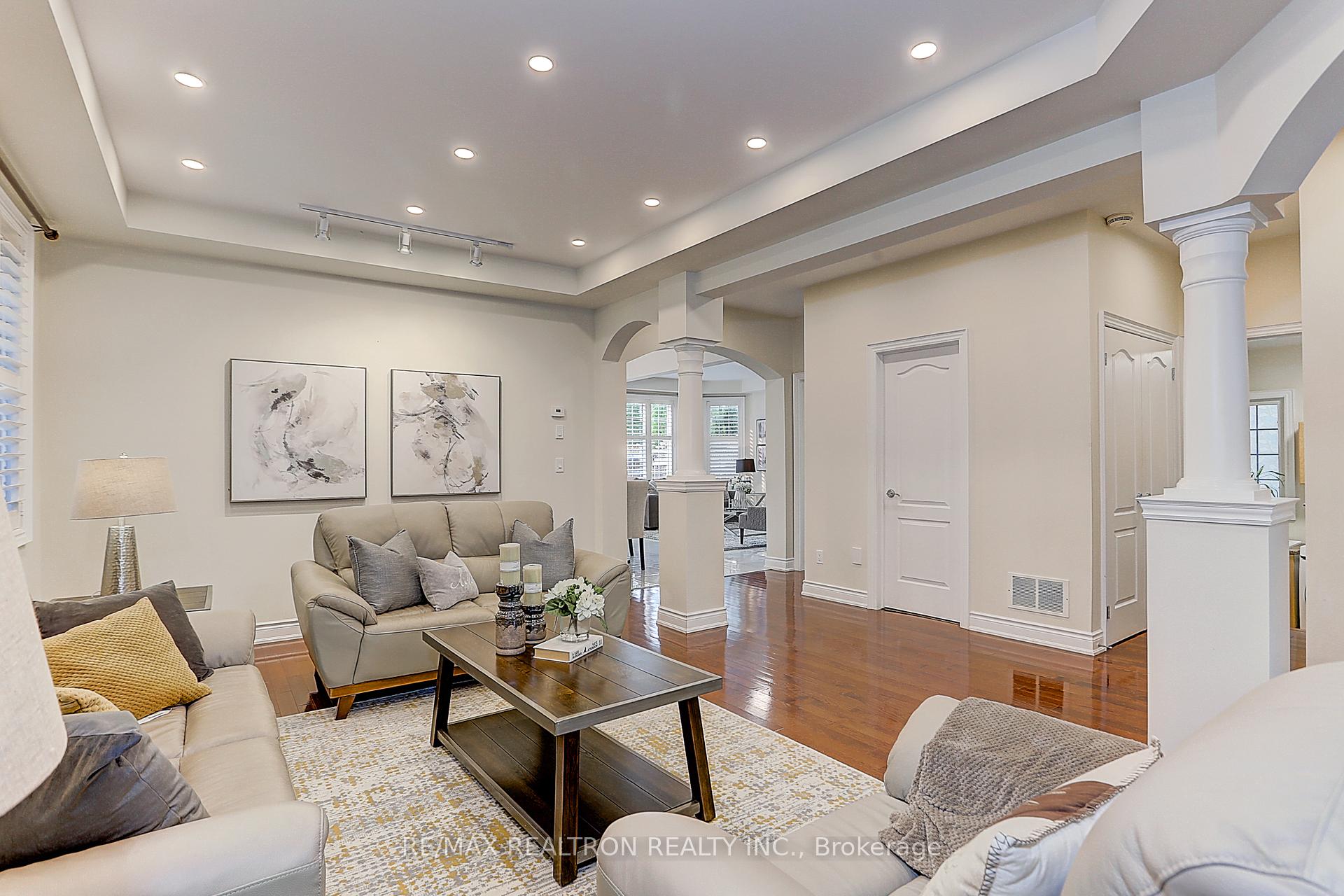 Photo 9 of 32 Dimarino Drive, Vaughan, Patterson — HOMEH