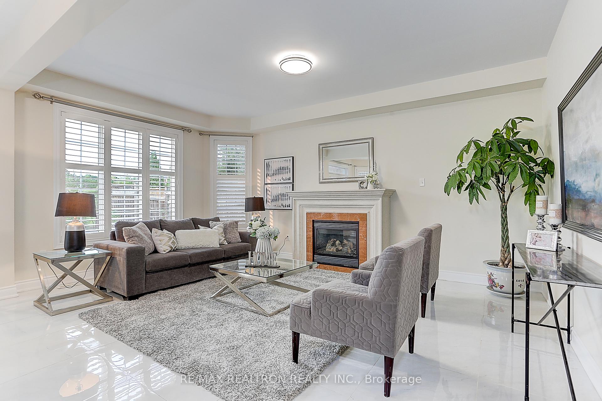 Photo 10 of 32 Dimarino Drive, Vaughan, Patterson — HOMEH