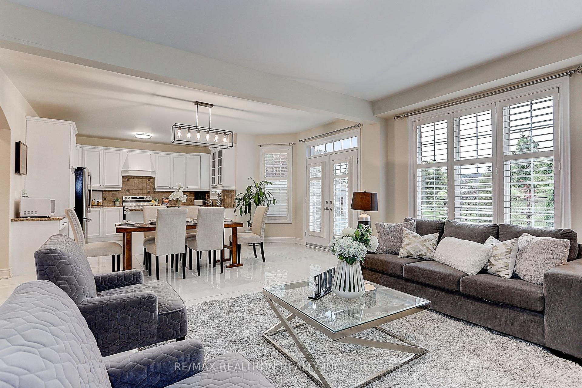 Photo 12 of 32 Dimarino Drive, Vaughan, Patterson — HOMEH