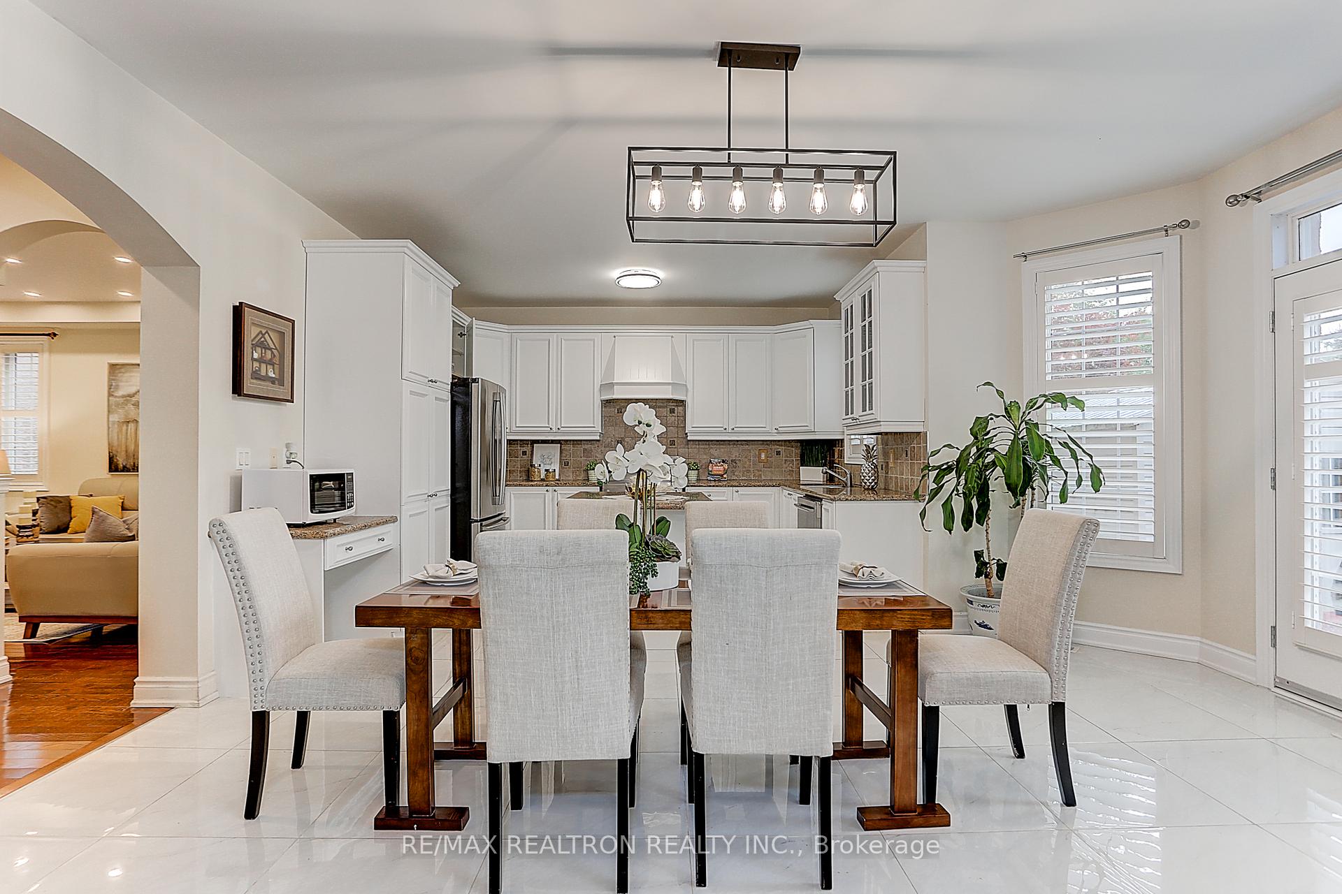 Photo 14 of 32 Dimarino Drive, Vaughan, Patterson — HOMEH