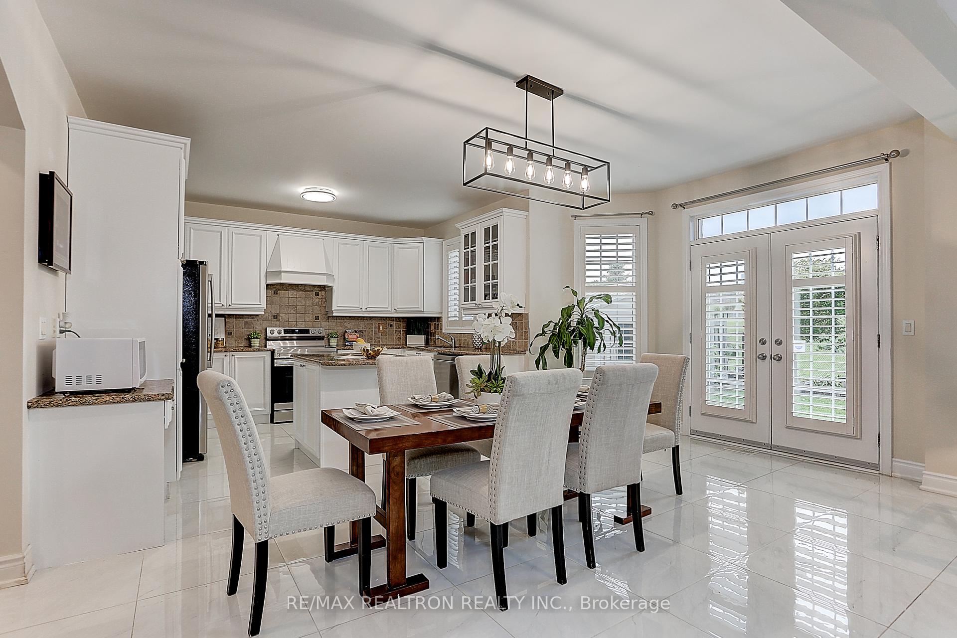 Photo 15 of 32 Dimarino Drive, Vaughan, Patterson — HOMEH