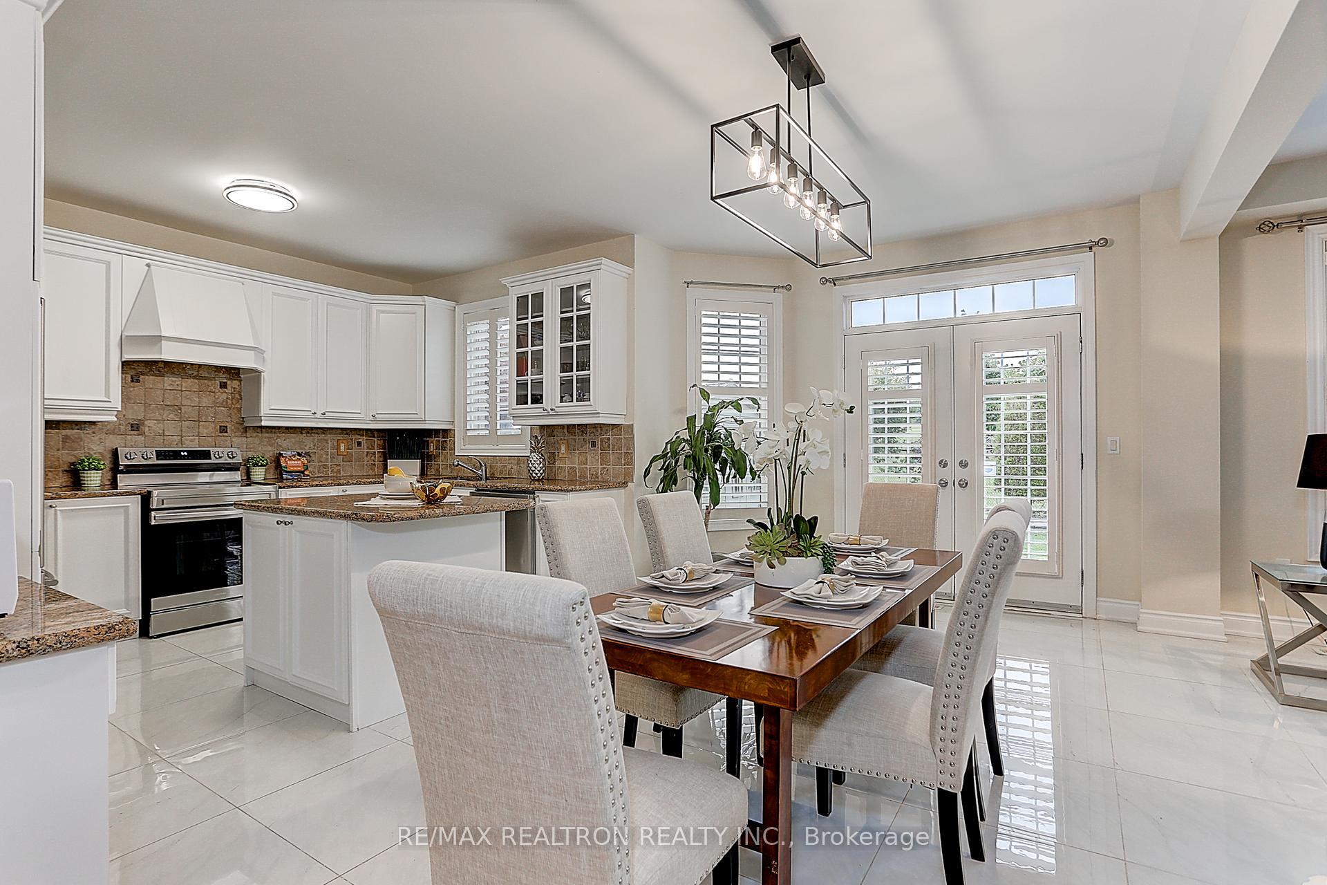 Photo 16 of 32 Dimarino Drive, Vaughan, Patterson — HOMEH
