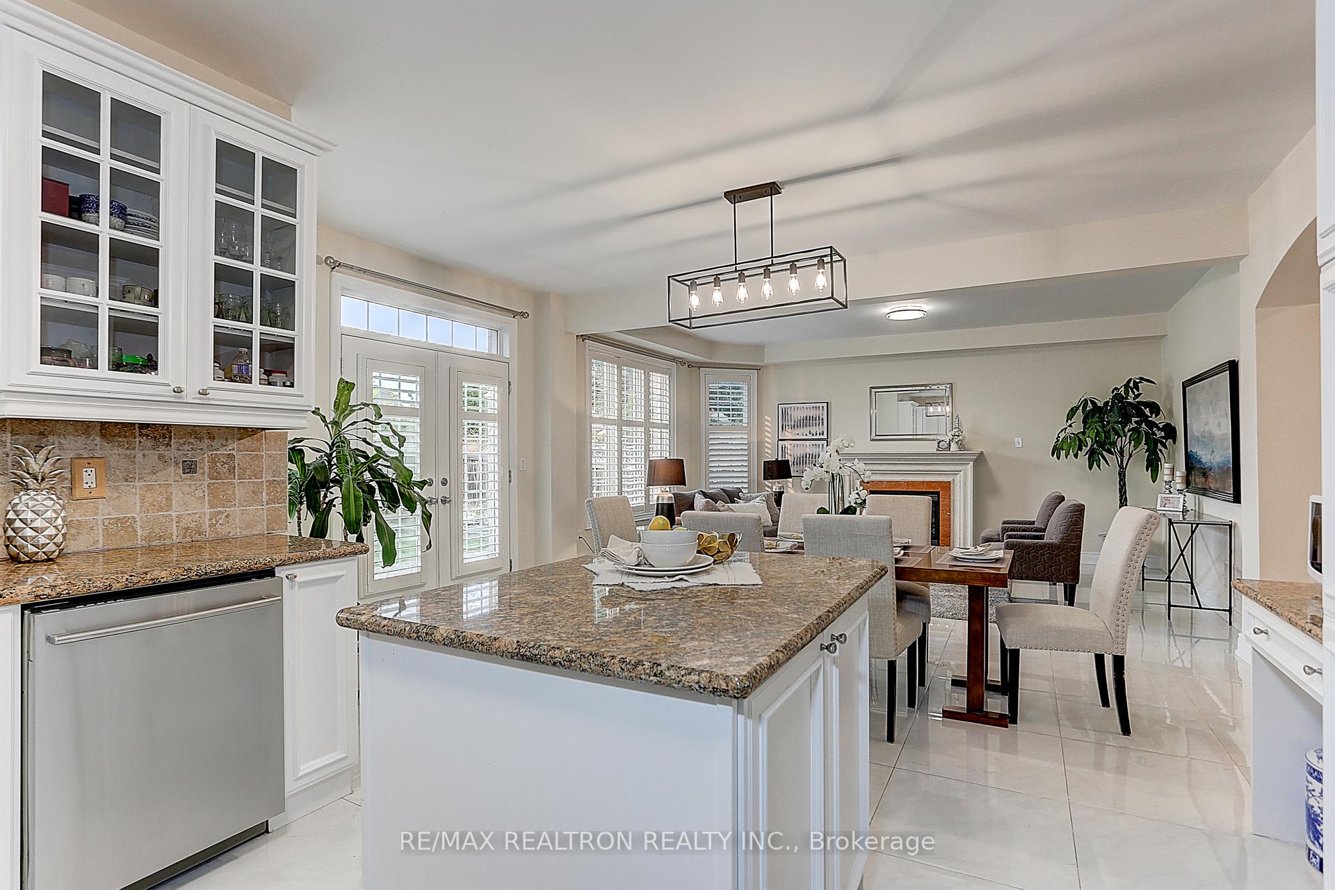 Photo 19 of 32 Dimarino Drive, Vaughan, Patterson — HOMEH