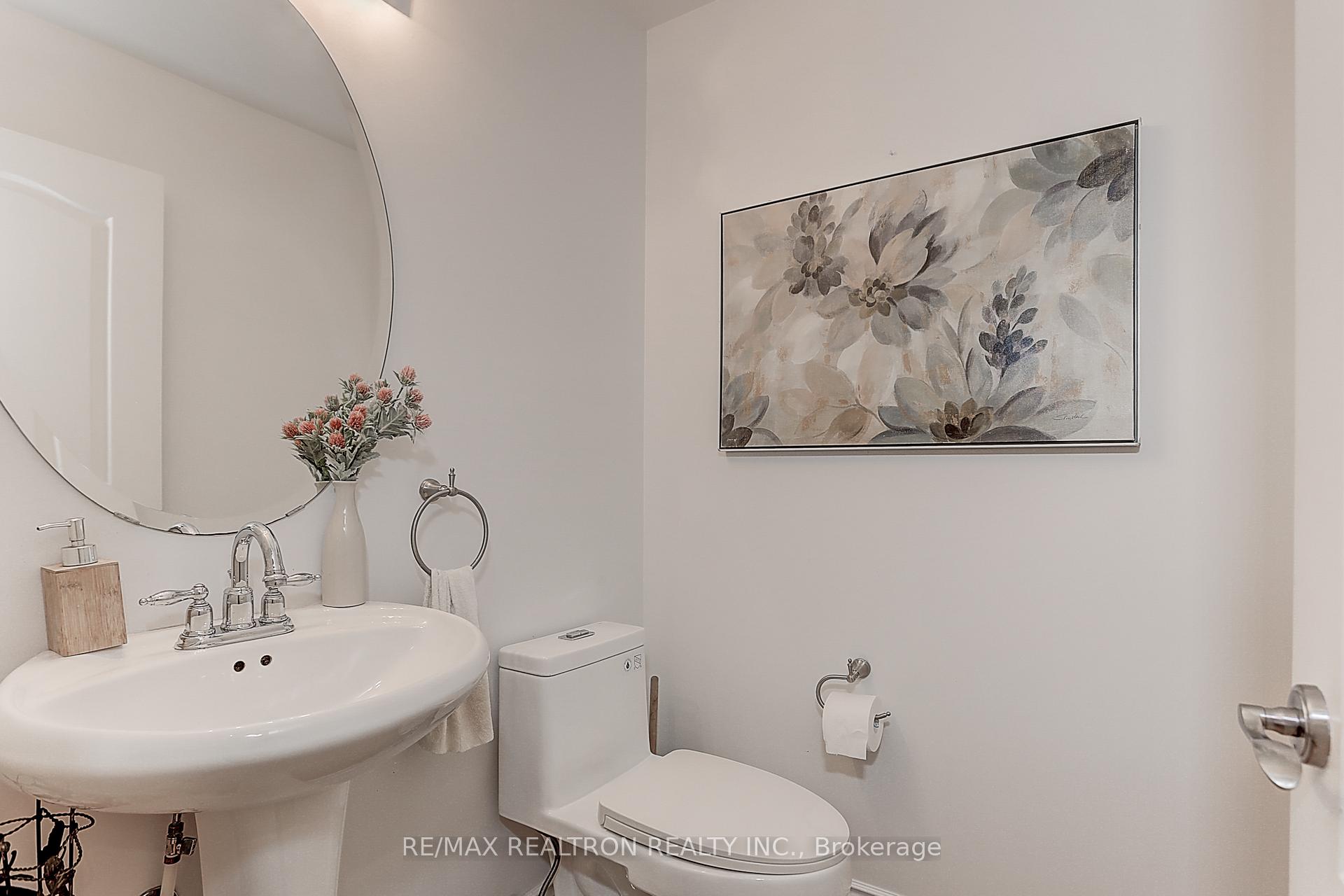 Photo 22 of 32 Dimarino Drive, Vaughan, Patterson — HOMEH