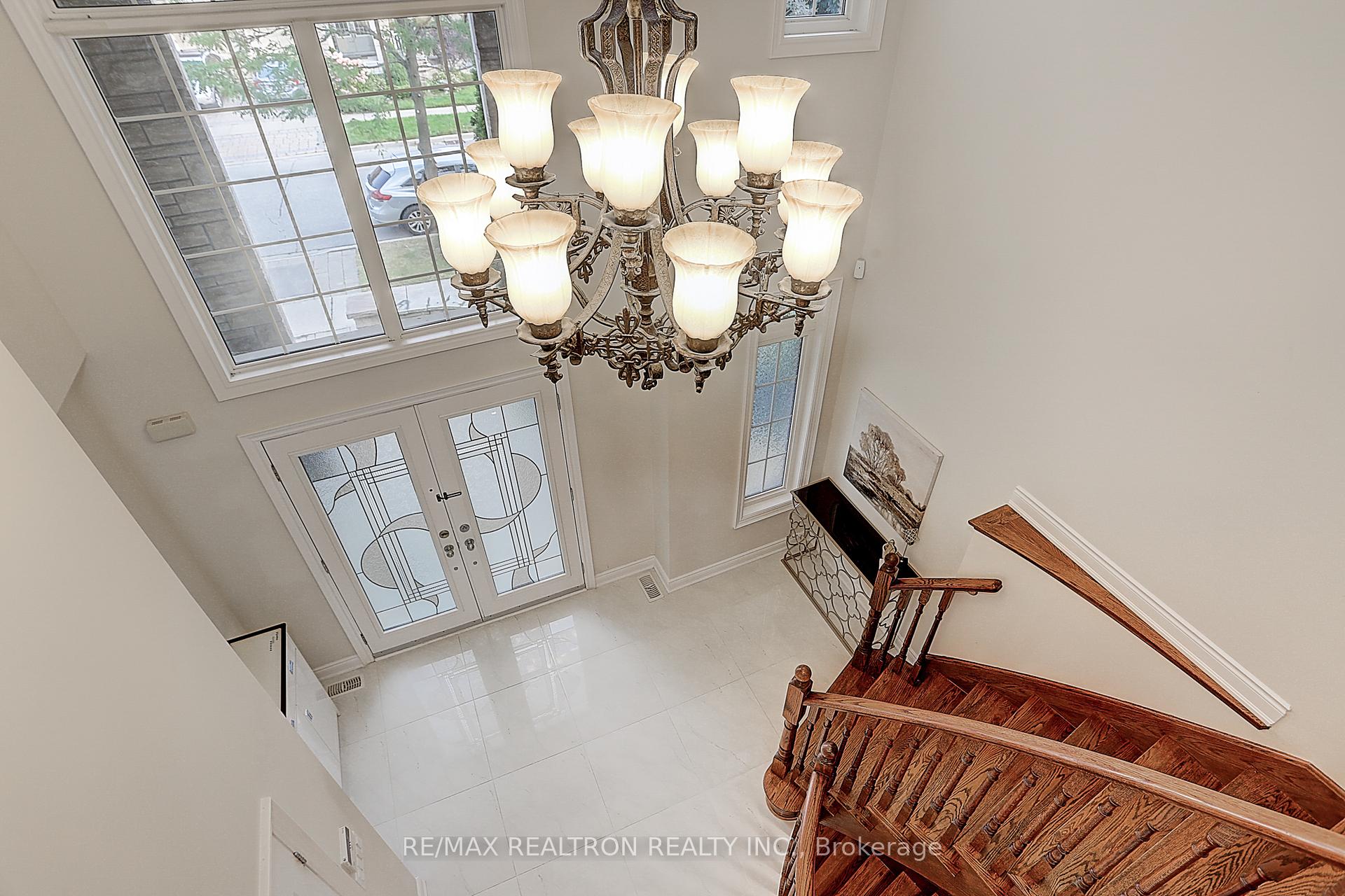 Photo 23 of 32 Dimarino Drive, Vaughan, Patterson — HOMEH