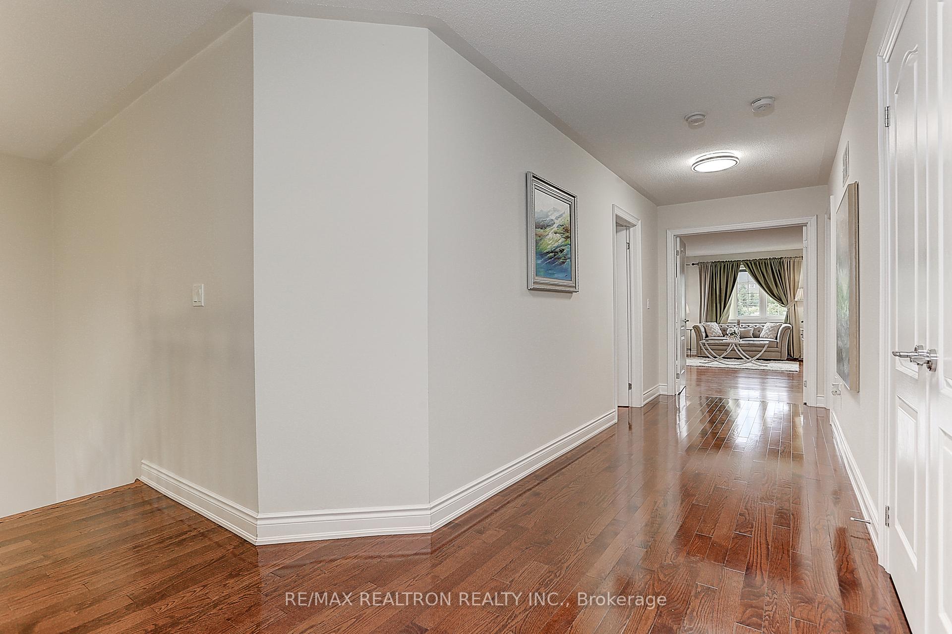 Photo 24 of 32 Dimarino Drive, Vaughan, Patterson — HOMEH