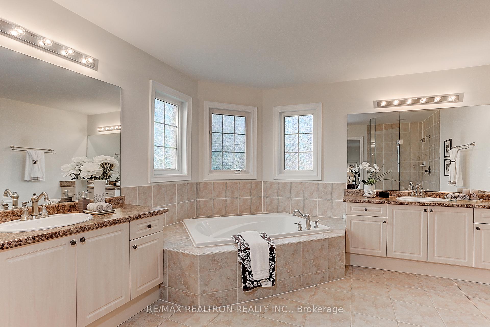 Photo 28 of 32 Dimarino Drive, Vaughan, Patterson — HOMEH