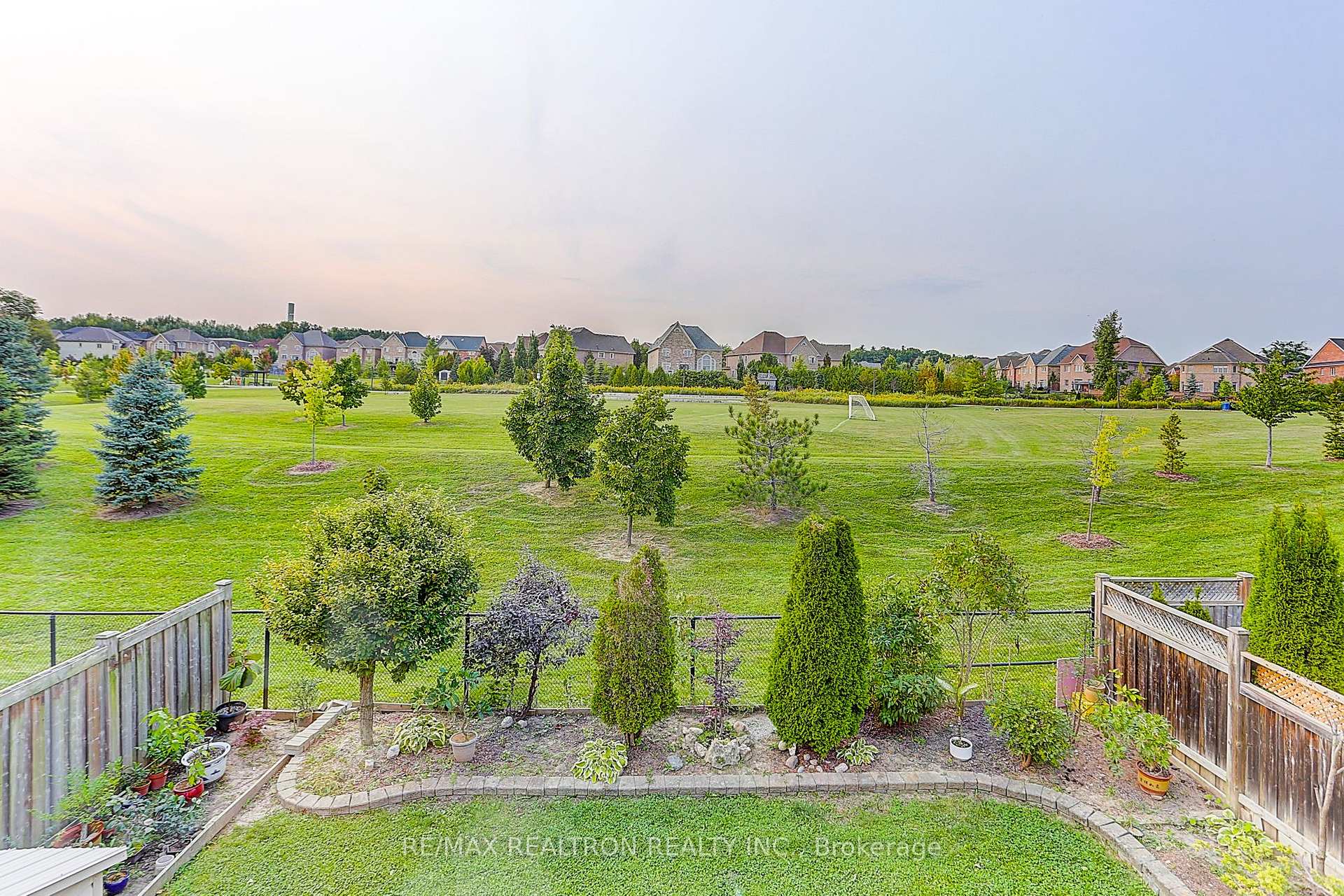 Photo 30 of 32 Dimarino Drive, Vaughan, Patterson — HOMEH