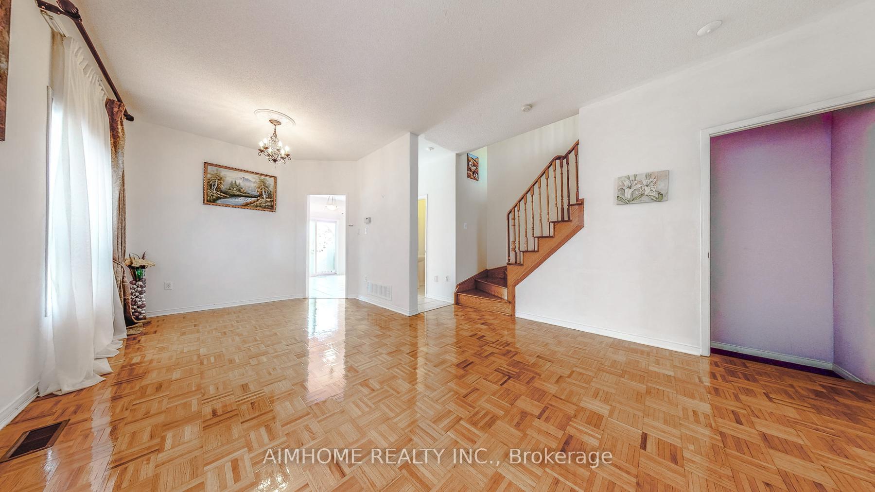 Photo 2 of 27 Novella Road, Vaughan, Patterson — HOMEH