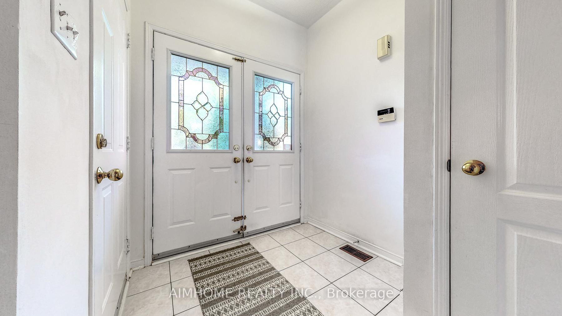 Photo 3 of 27 Novella Road, Vaughan, Patterson — HOMEH
