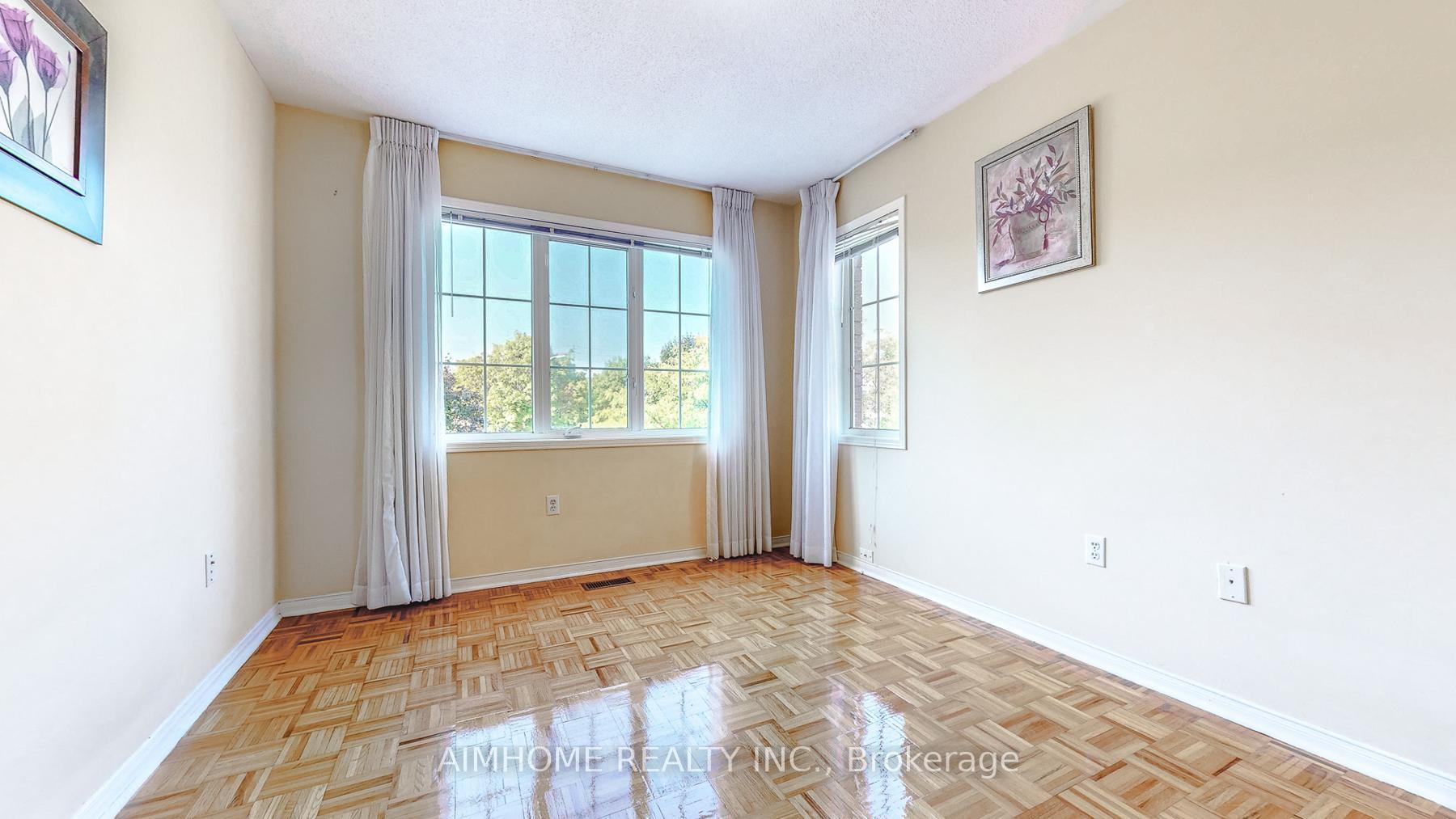 Photo 12 of 27 Novella Road, Vaughan, Patterson — HOMEH