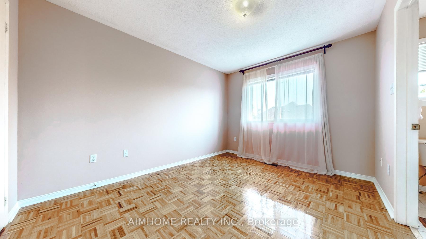Photo 18 of 27 Novella Road, Vaughan, Patterson — HOMEH