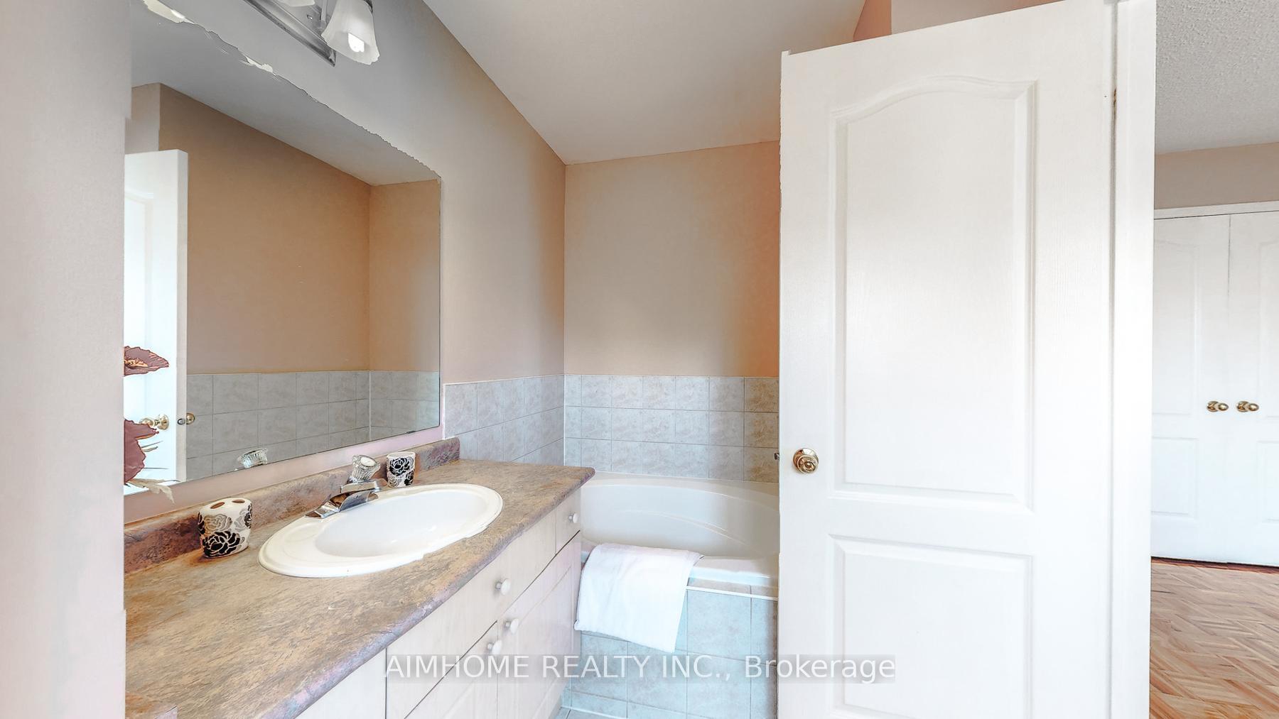 Photo 21 of 27 Novella Road, Vaughan, Patterson — HOMEH