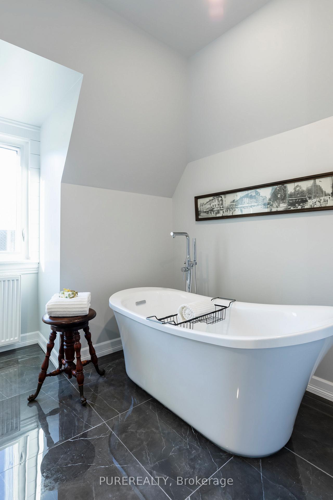 Photo 38 of 114 Aberdeen Avenue, Hamilton, Durand — HOMEH