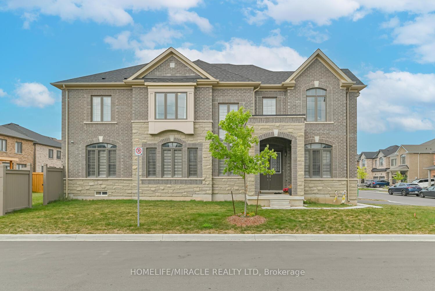 Photo 1 of 9 Bavenden Crescent, Brampton, Credit Valley — HOMEH