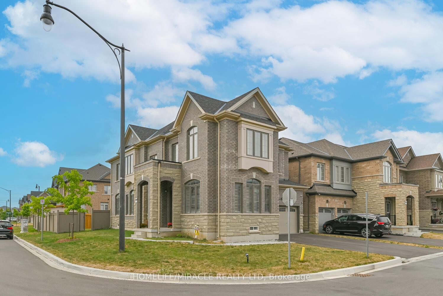 Photo 8 of 9 Bavenden Crescent, Brampton, Credit Valley — HOMEH