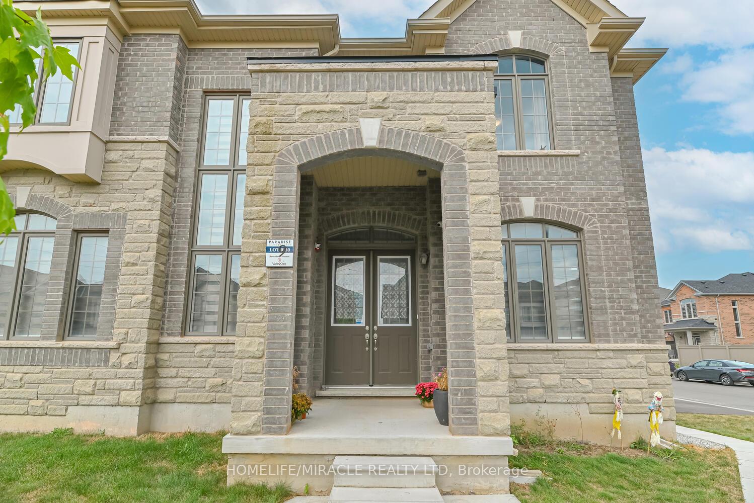 Photo 7 of 9 Bavenden Crescent, Brampton, Credit Valley — HOMEH