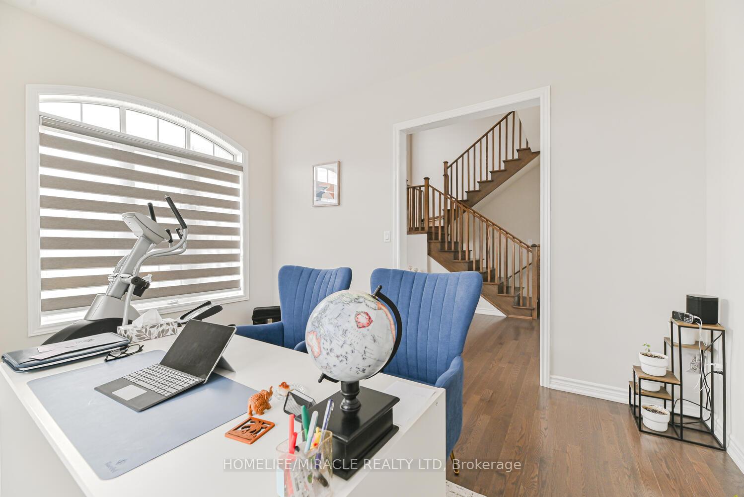Photo 2 of 9 Bavenden Crescent, Brampton, Credit Valley — HOMEH