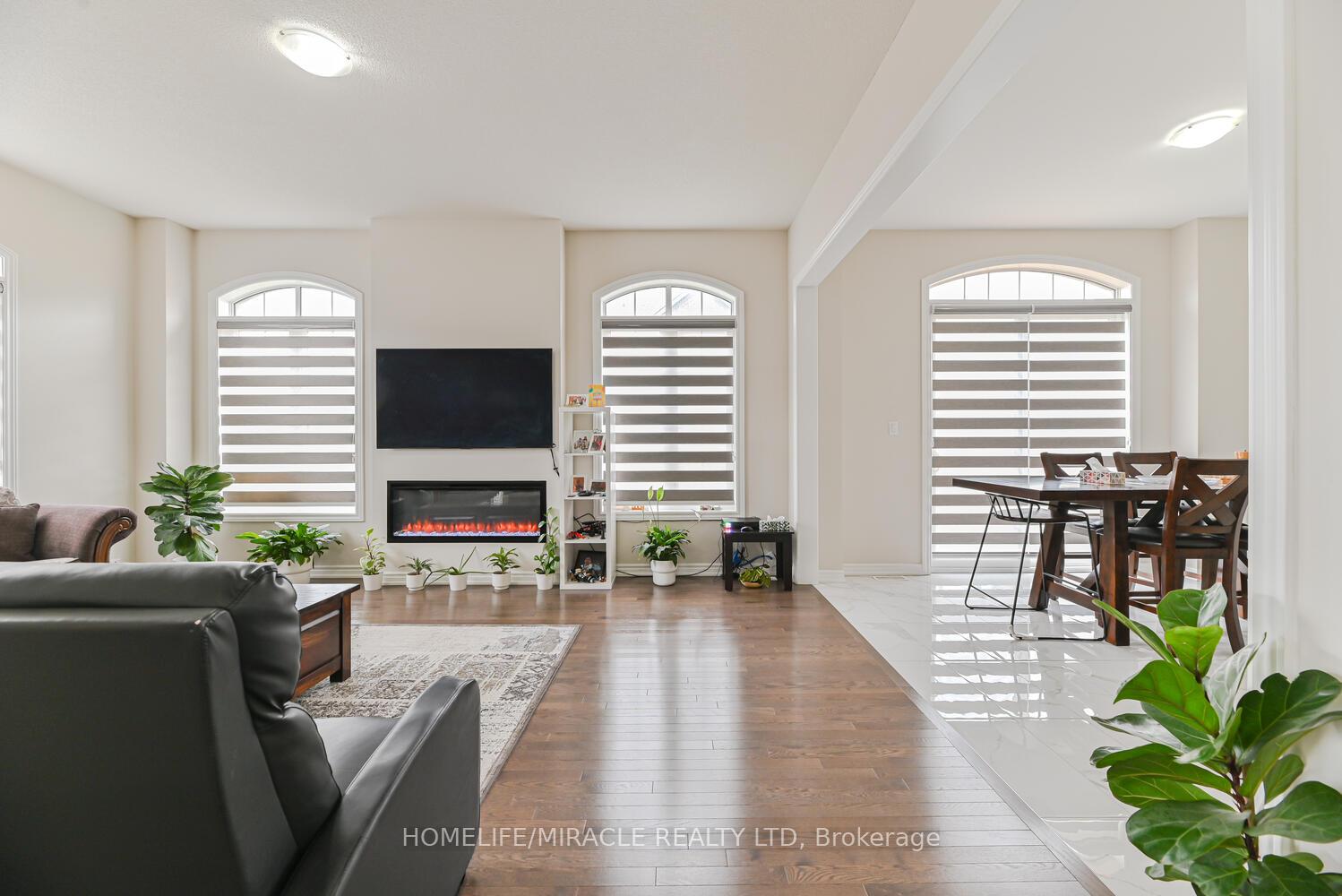 Photo 4 of 9 Bavenden Crescent, Brampton, Credit Valley — HOMEH