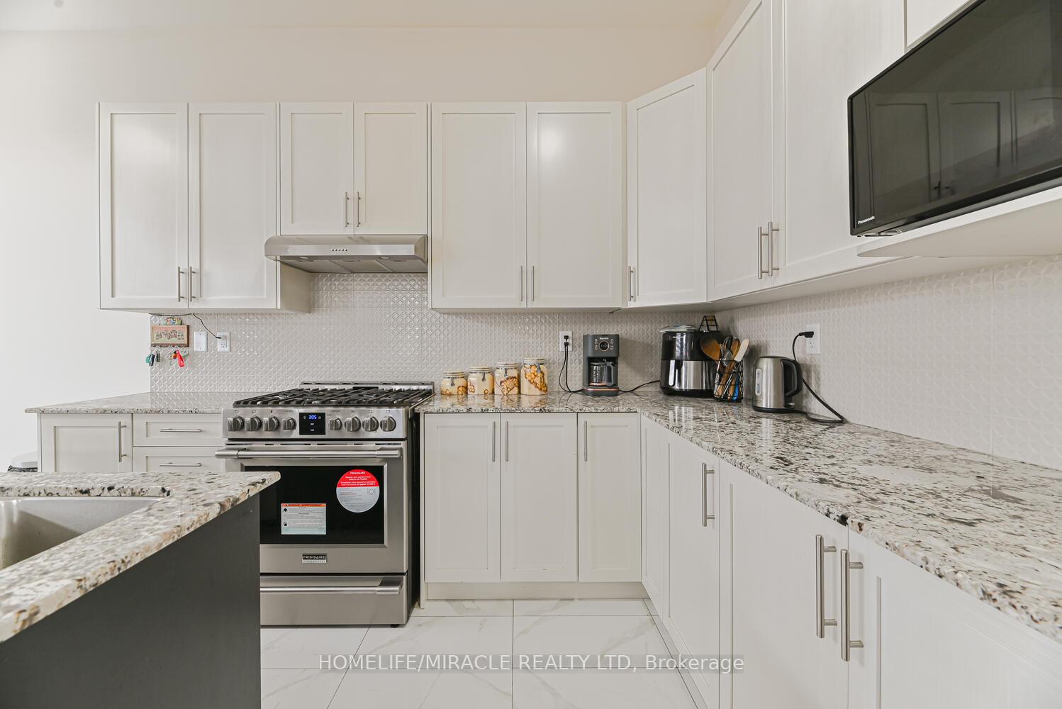 Photo 42 of 9 Bavenden Crescent, Brampton, Credit Valley — HOMEH