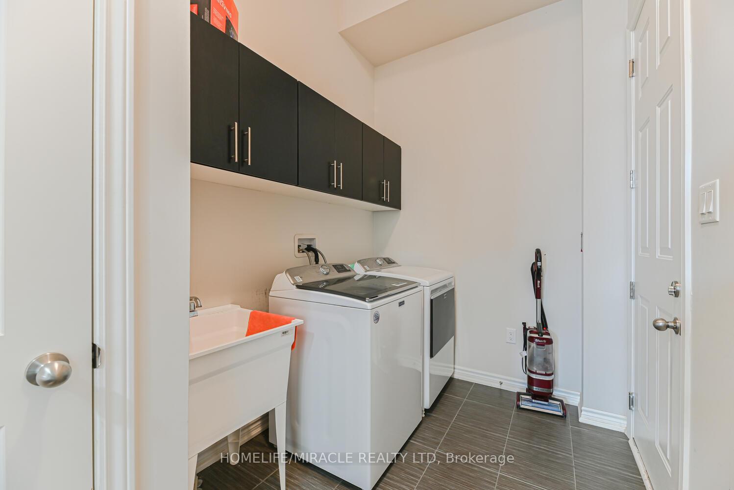 Photo 13 of 9 Bavenden Crescent, Brampton, Credit Valley — HOMEH