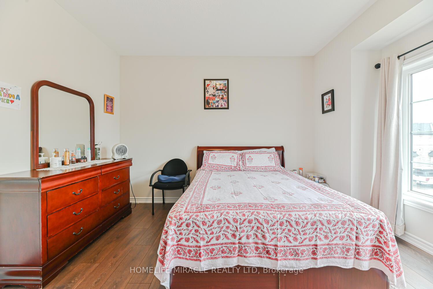 Photo 6 of 9 Bavenden Crescent, Brampton, Credit Valley — HOMEH