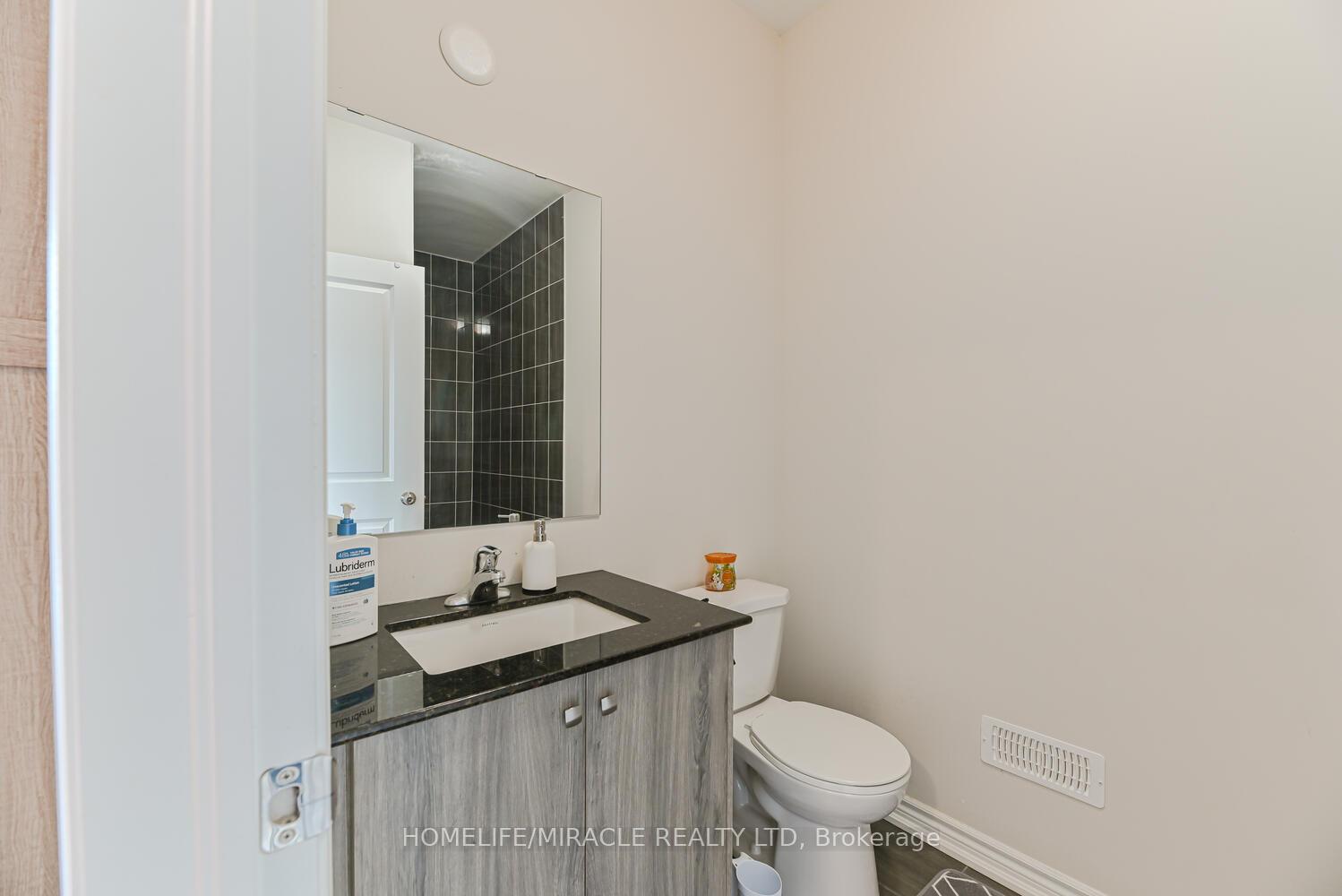Photo 24 of 9 Bavenden Crescent, Brampton, Credit Valley — HOMEH