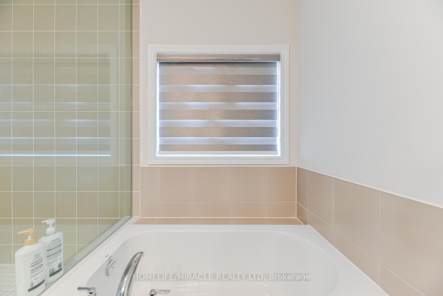 Photo 14 of 9 Bavenden Crescent, Brampton, Credit Valley — HOMEH
