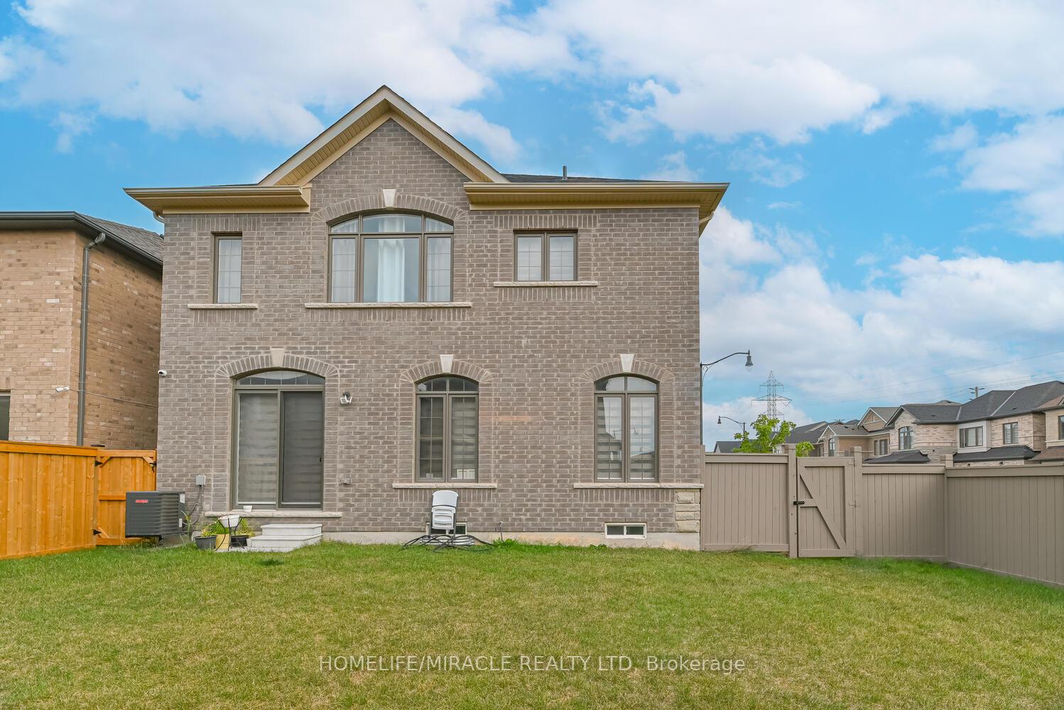 Photo 31 of 9 Bavenden Crescent, Brampton, Credit Valley — HOMEH