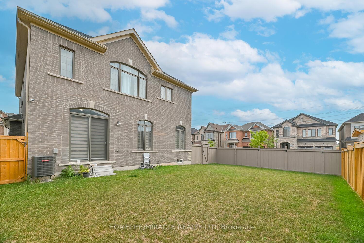 Photo 32 of 9 Bavenden Crescent, Brampton, Credit Valley — HOMEH