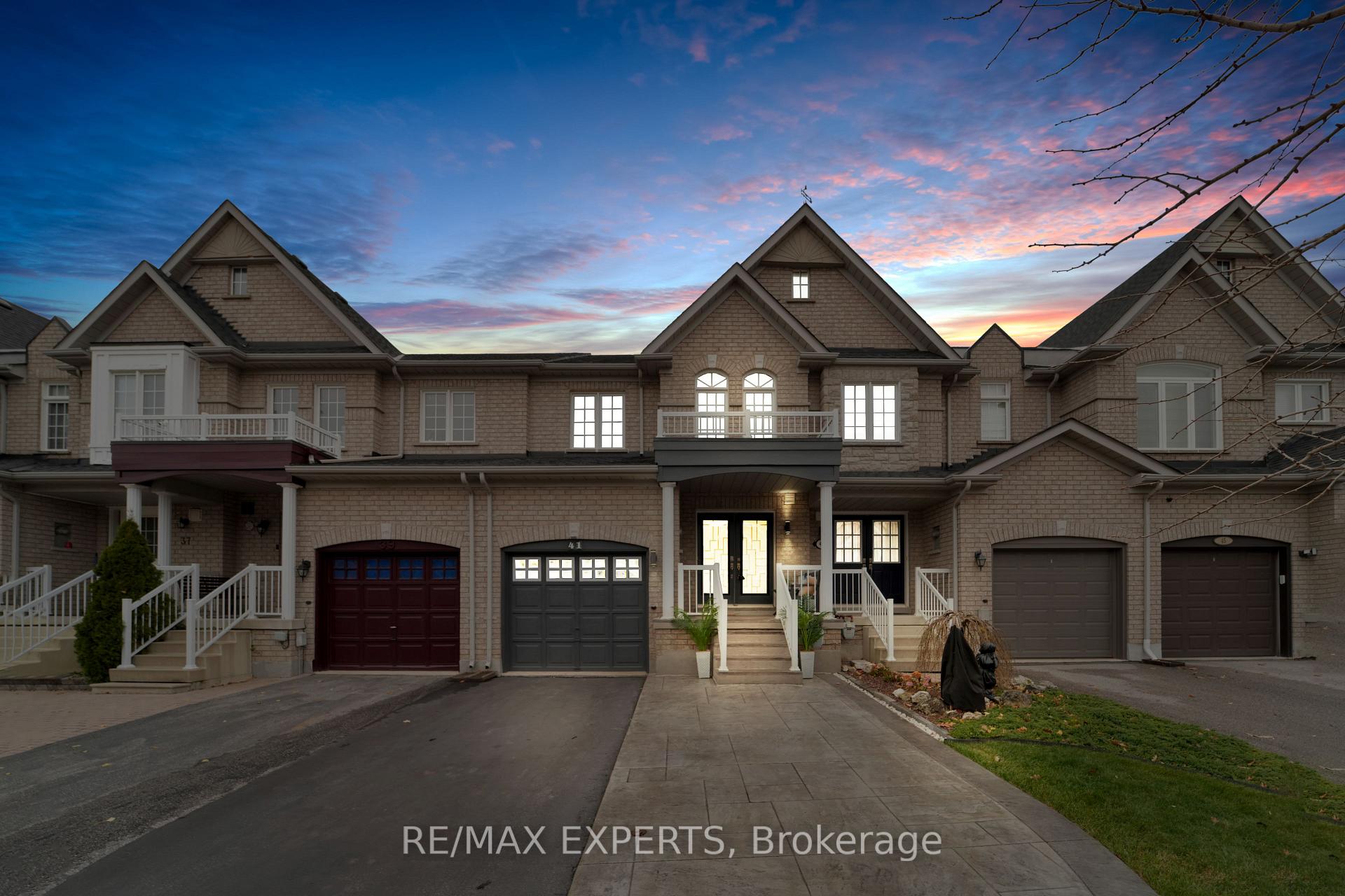 Photo 1 of 41 Crestbank Court, Vaughan, Rural Vaughan — HOMEH