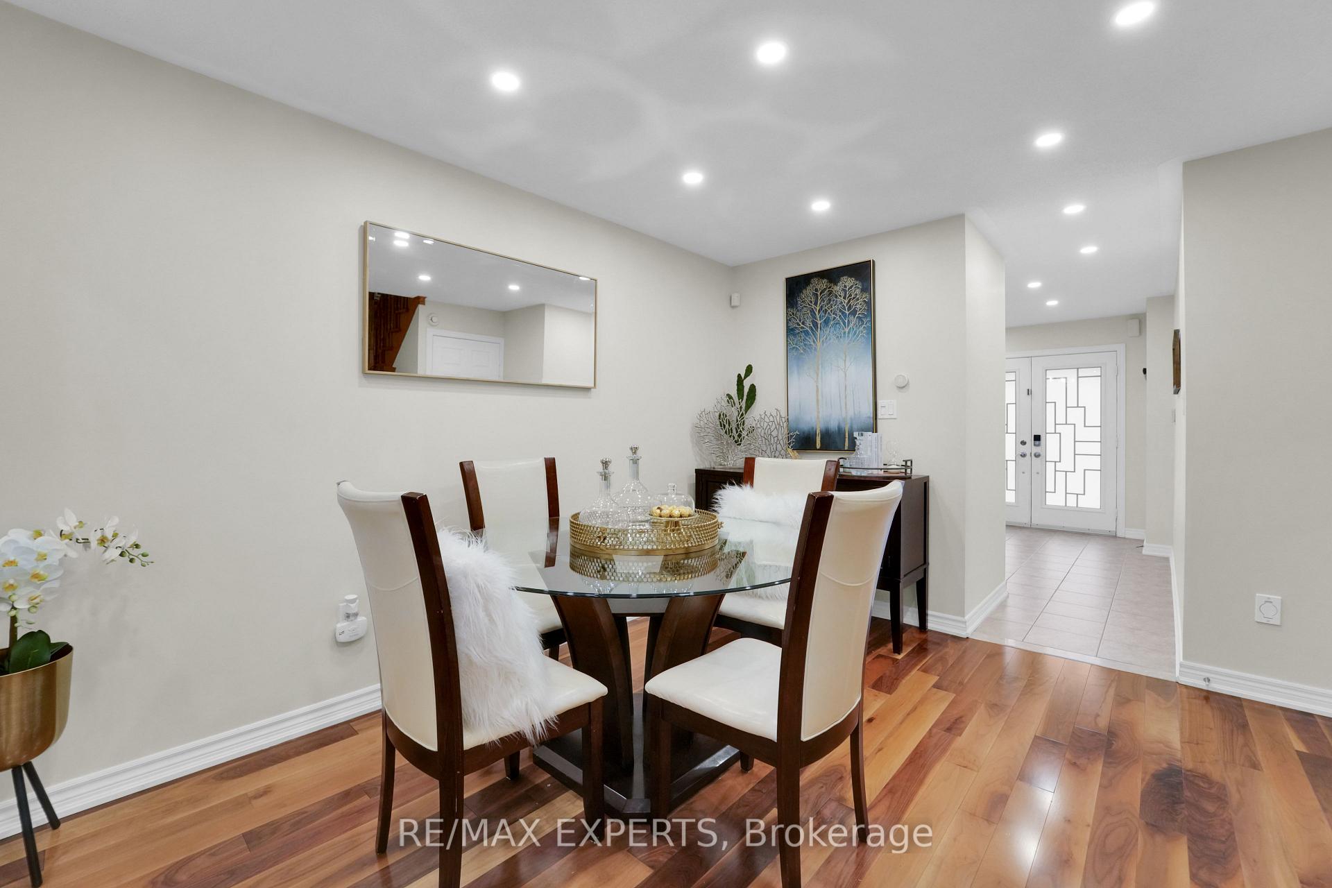 Photo 7 of 41 Crestbank Court, Vaughan, Rural Vaughan — HOMEH