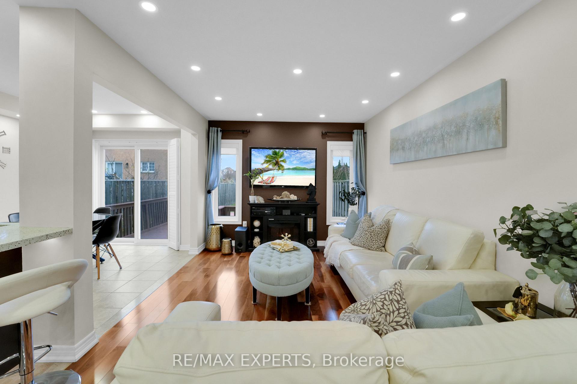 Photo 9 of 41 Crestbank Court, Vaughan, Rural Vaughan — HOMEH