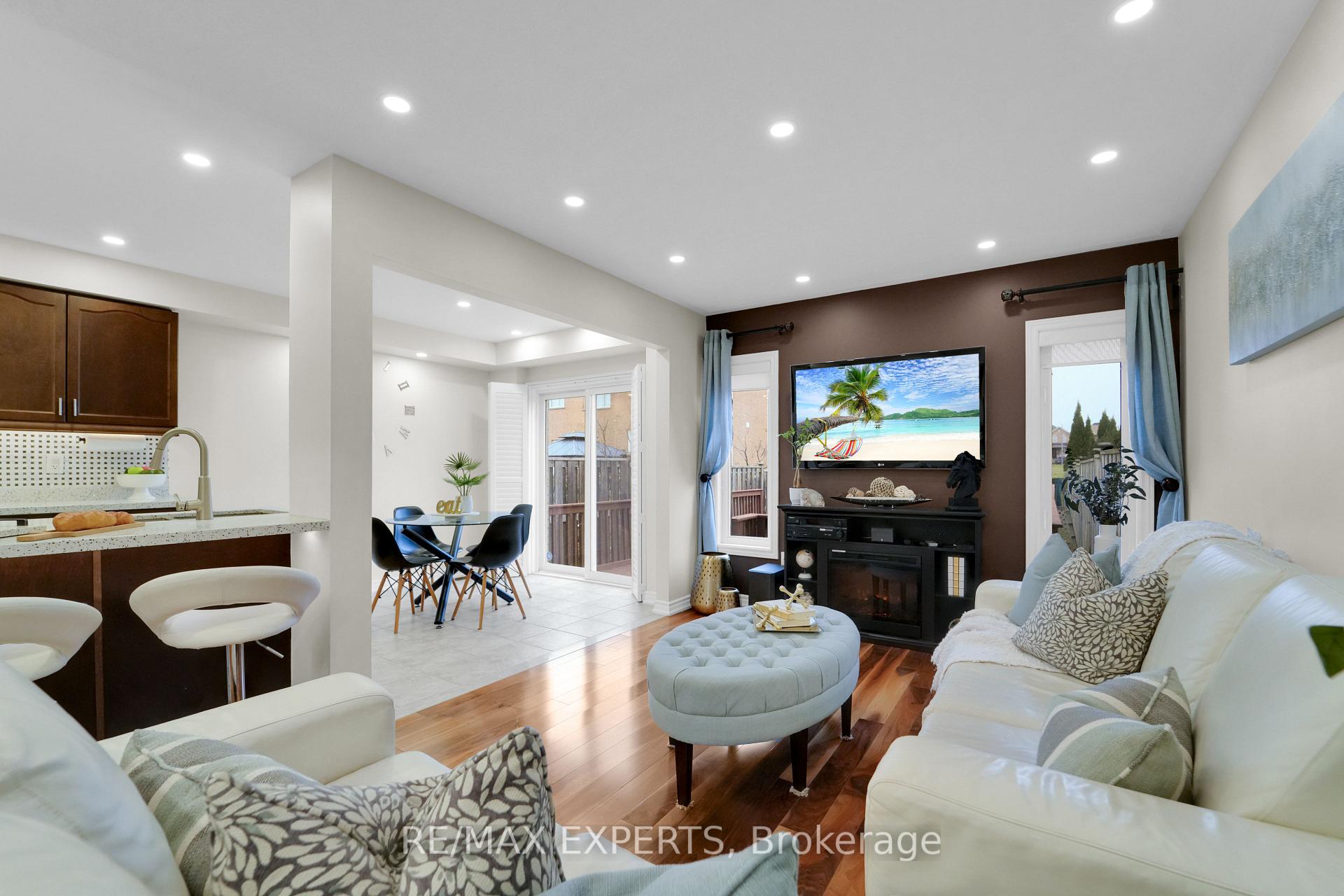 Photo 10 of 41 Crestbank Court, Vaughan, Rural Vaughan — HOMEH