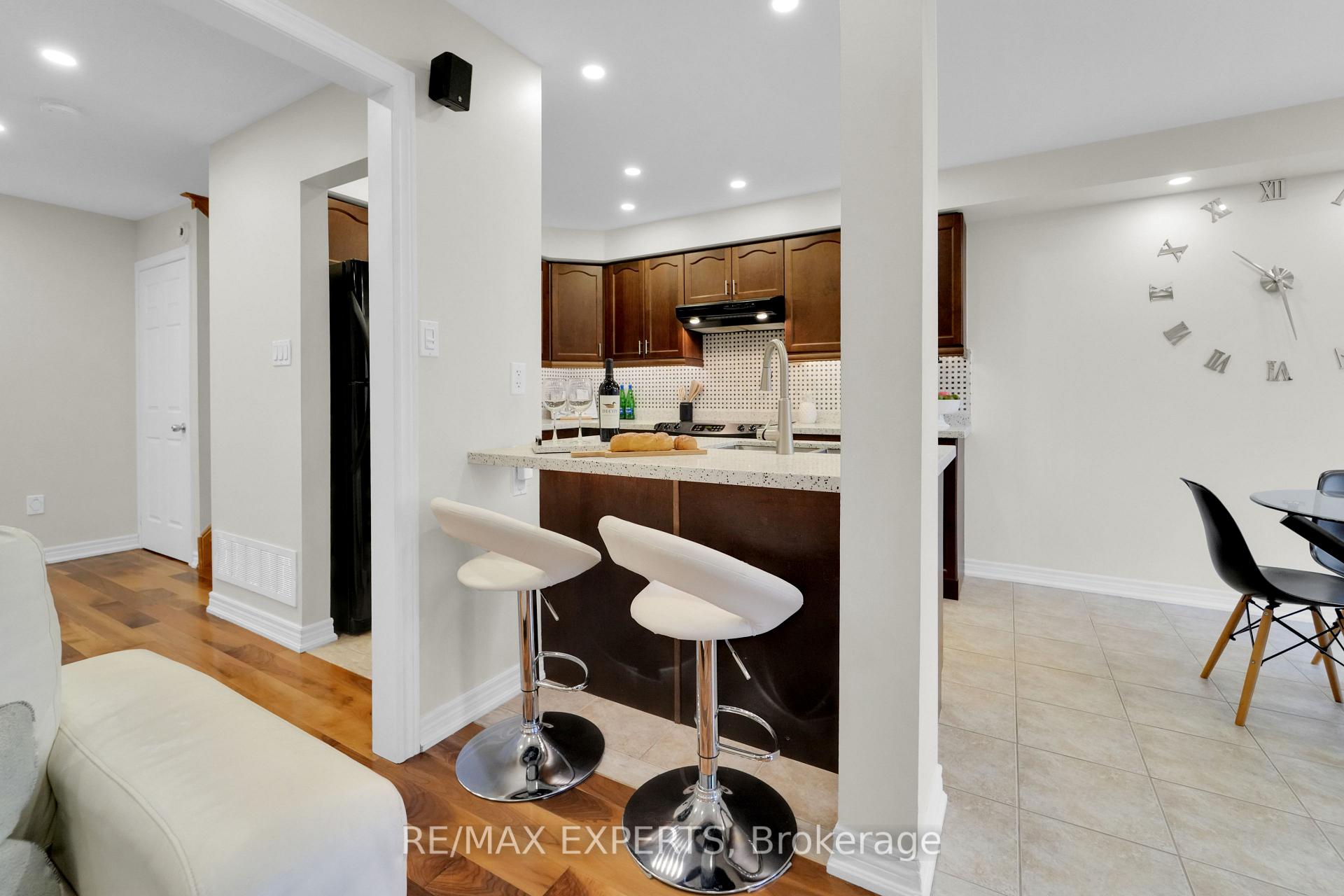 Photo 13 of 41 Crestbank Court, Vaughan, Rural Vaughan — HOMEH
