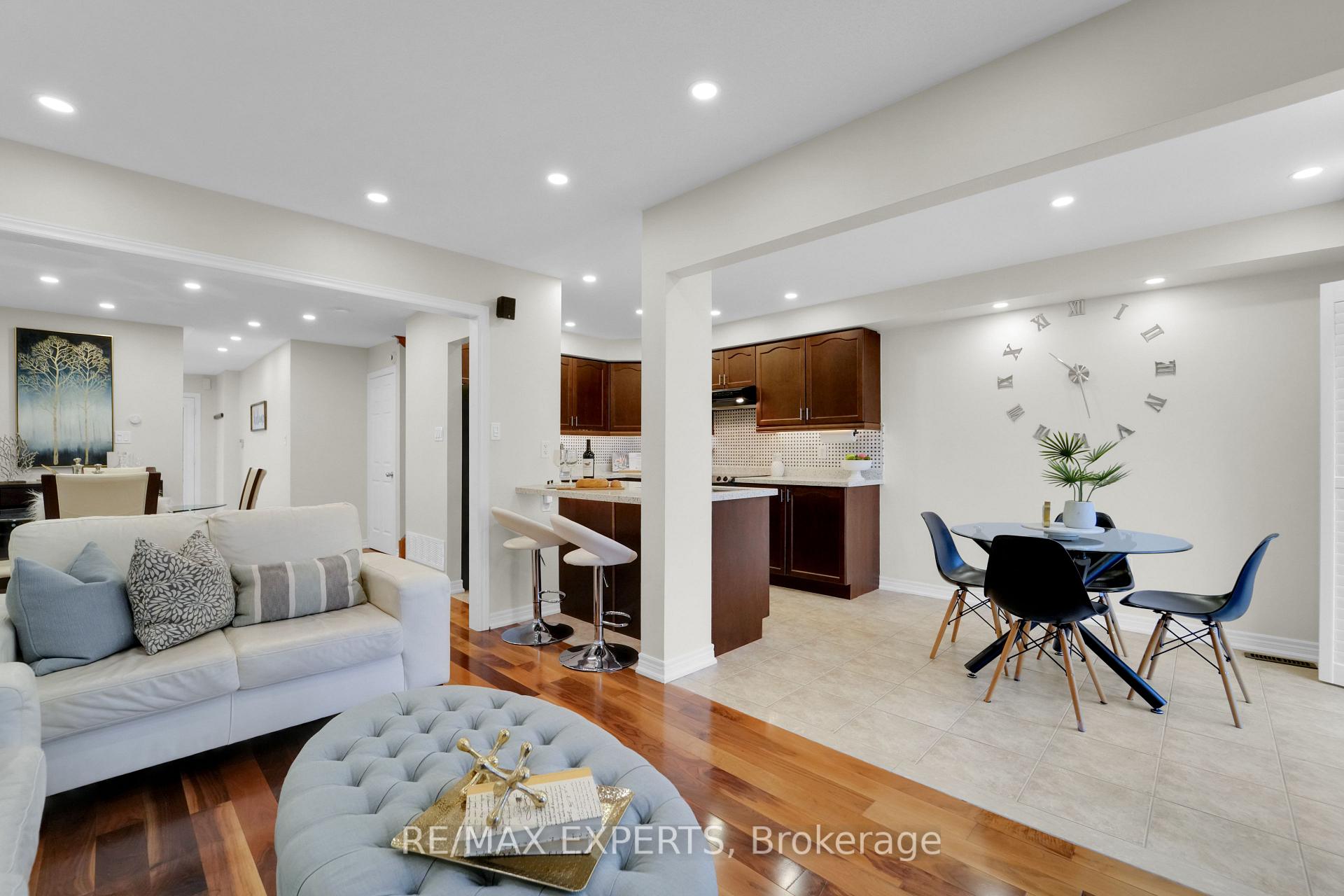 Photo 14 of 41 Crestbank Court, Vaughan, Rural Vaughan — HOMEH