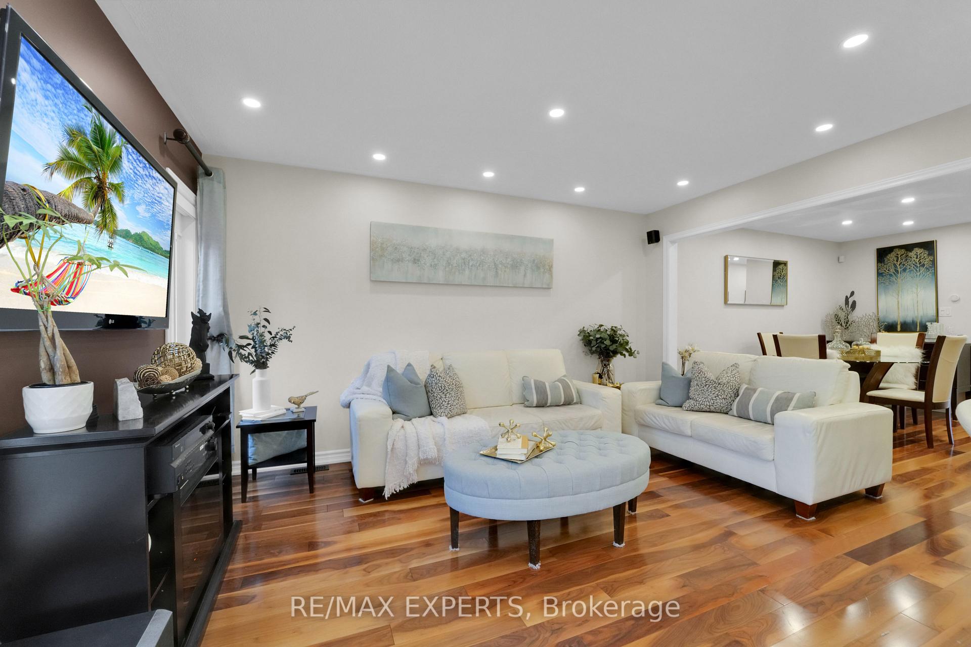 Photo 15 of 41 Crestbank Court, Vaughan, Rural Vaughan — HOMEH