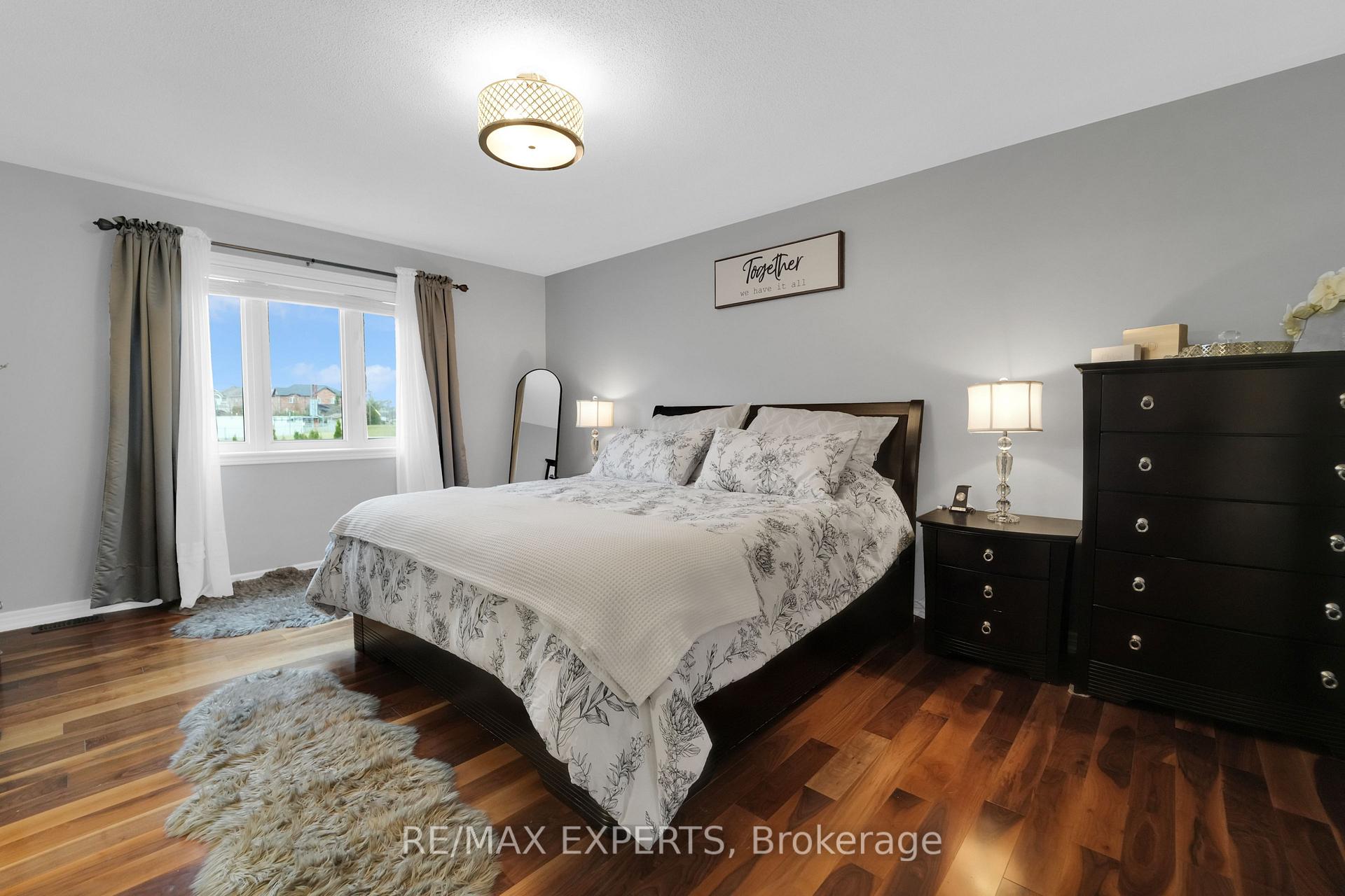 Photo 20 of 41 Crestbank Court, Vaughan, Rural Vaughan — HOMEH